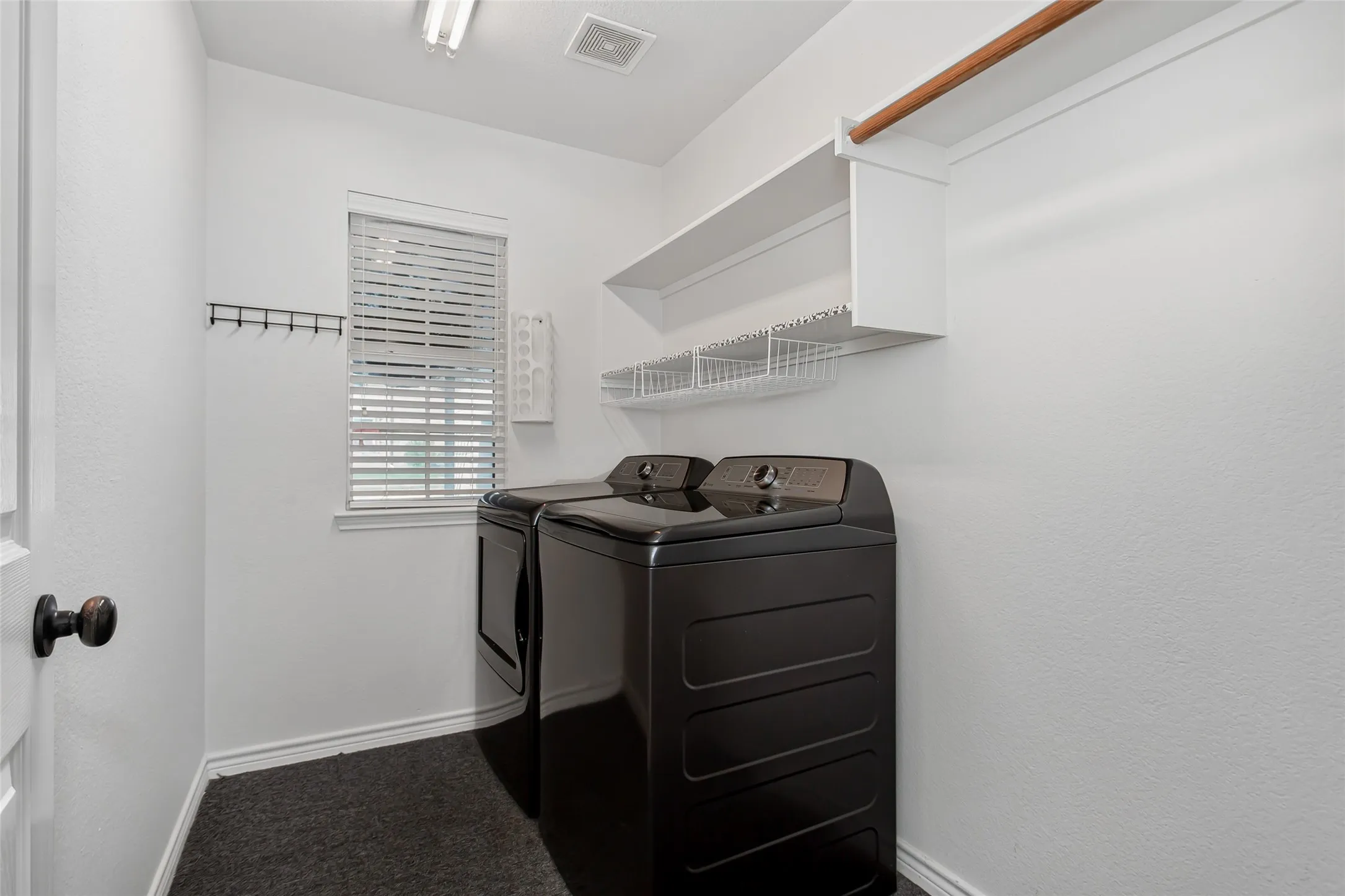 Single Family Residence For Sale in Tarrant County , 2624 Edgefield Trail, Mansfield, Texas 76063, 3 Bedroom, 2 Bathroom, 2 Garage spaces, 2,207 Sqft, built in 2000, mls#21368613, Real Estate Agent in Mansfield, Homes For Sale in Tarrant county, Homes For Sale in Mansfield, Realtor in Mansfield Texas, Real Estate Brokerage Independent Realty Texas, Luminita Cordes Realtor