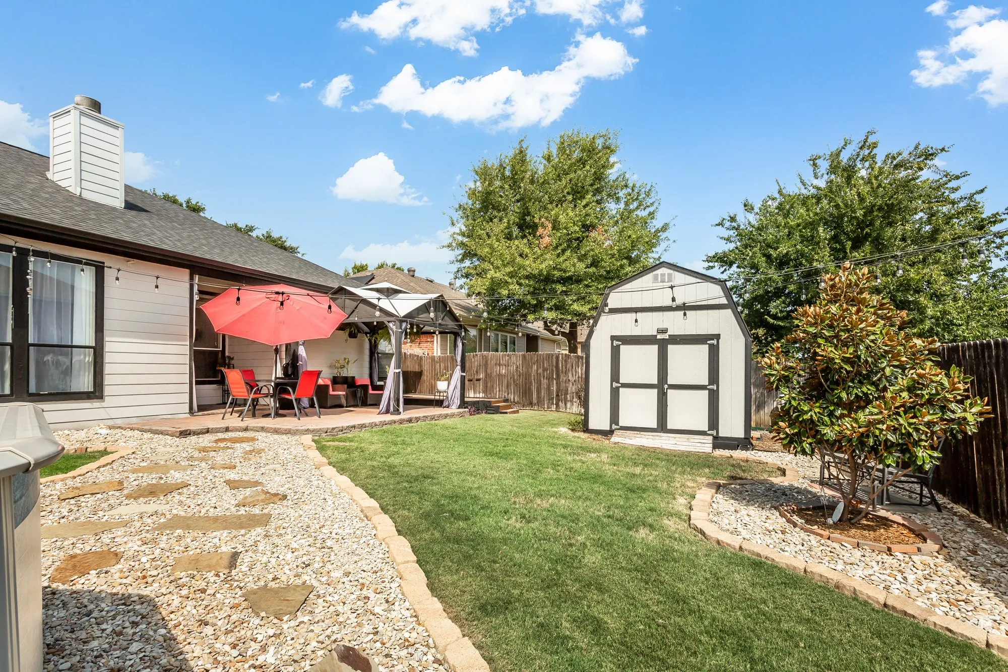 Single Family Residence For Sale in Tarrant County , 2624 Edgefield Trail, Mansfield, Texas 76063, 3 Bedroom, 2 Bathroom, 2 Garage spaces, 2,207 Sqft, built in 2000, mls#21368613, Real Estate Agent in Mansfield, Homes For Sale in Tarrant county, Homes For Sale in Mansfield, Realtor in Mansfield Texas, Real Estate Brokerage Independent Realty Texas, Luminita Cordes Realtor
