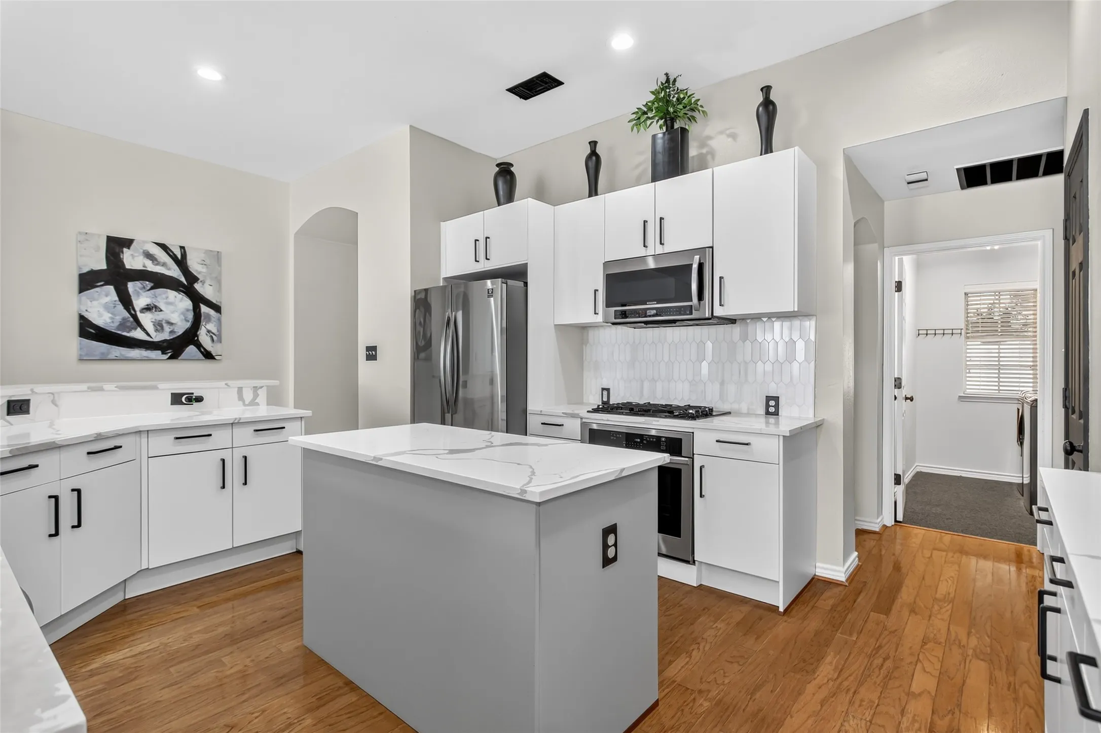 Single Family Residence For Sale in Tarrant County , 2624 Edgefield Trail, Mansfield, Texas 76063, 3 Bedroom, 2 Bathroom, 2 Garage spaces, 2,207 Sqft, built in 2000, mls#21368613, Real Estate Agent in Mansfield, Homes For Sale in Tarrant county, Homes For Sale in Mansfield, Realtor in Mansfield Texas, Real Estate Brokerage Independent Realty Texas, Luminita Cordes Realtor