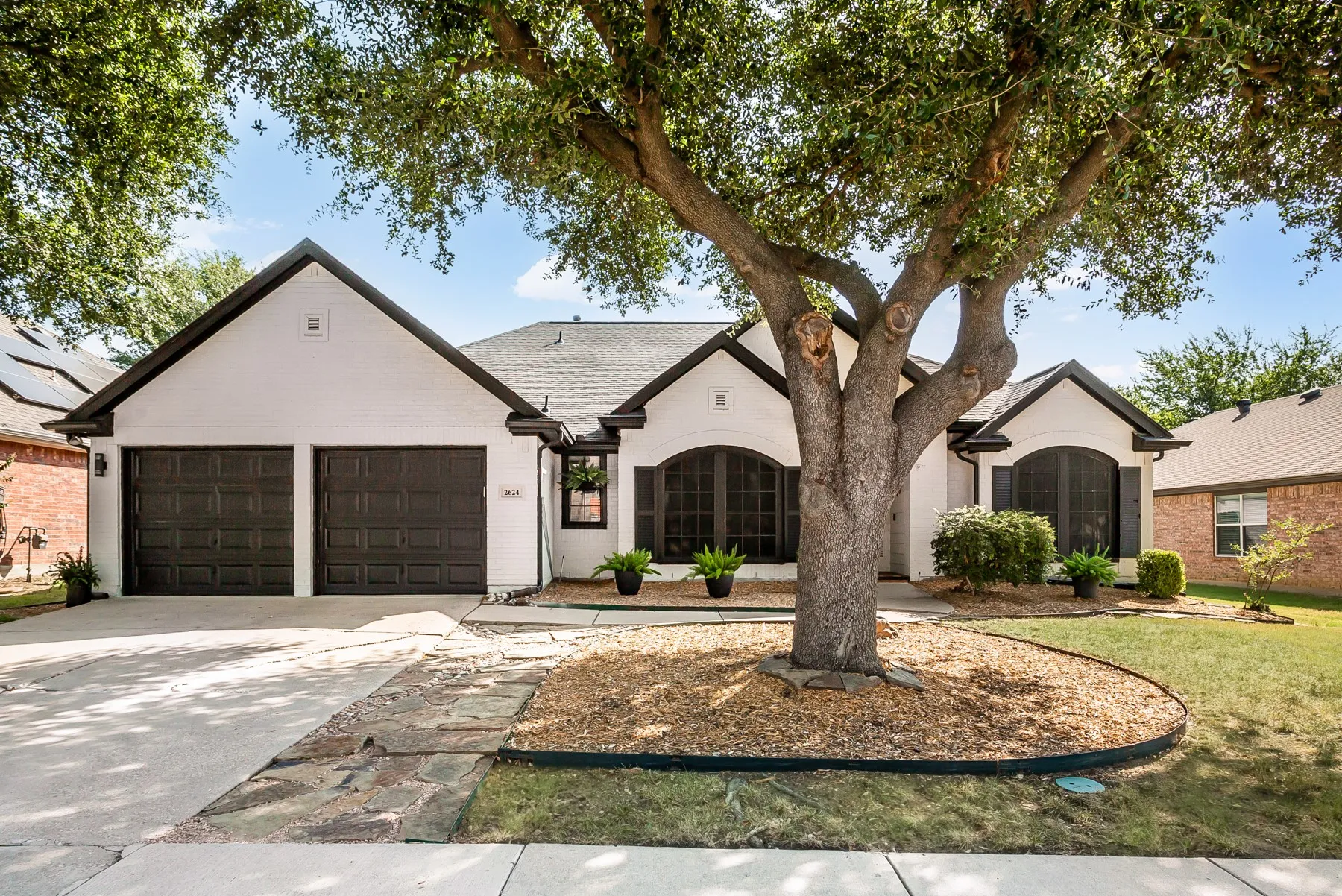 Single Family Residence For Sale in Tarrant County , 2624 Edgefield Trail, Mansfield, Texas 76063, 3 Bedroom, 2 Bathroom, 2 Garage spaces, 2,207 Sqft, built in 2000, mls#21368613, Real Estate Agent in Mansfield, Homes For Sale in Tarrant county, Homes For Sale in Mansfield, Realtor in Mansfield Texas, Real Estate Brokerage Independent Realty Texas, Luminita Cordes Realtor