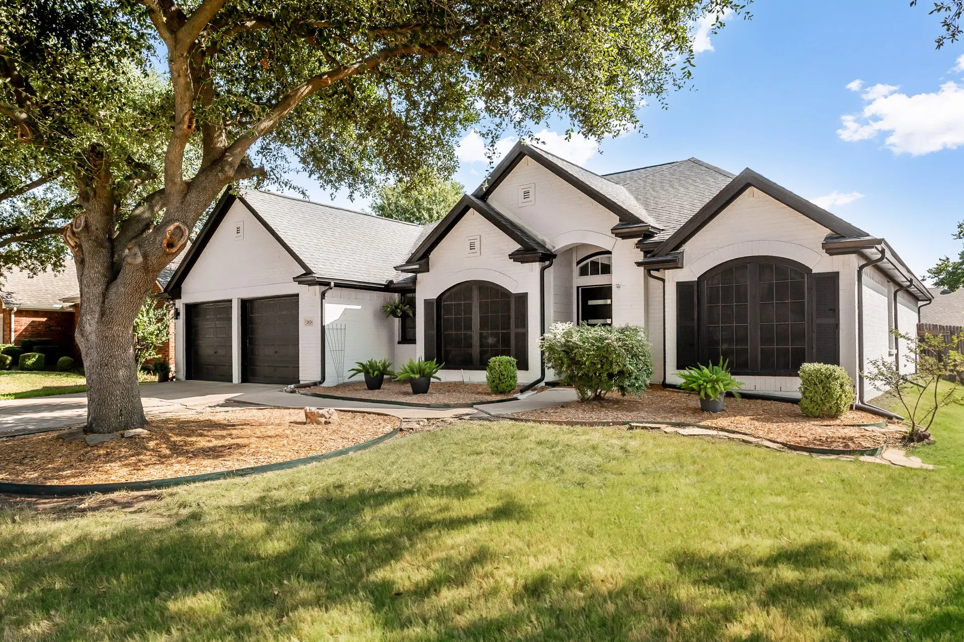Single Family Residence For Sale in Tarrant County , 2624 Edgefield Trail, Mansfield, Texas 76063, 3 Bedroom, 2 Bathroom, 2 Garage spaces, 2,207 Sqft, built in 2000, mls#21368613, Real Estate Agent in Mansfield, Homes For Sale in Tarrant county, Homes For Sale in Mansfield, Realtor in Mansfield Texas, Real Estate Brokerage Independent Realty Texas, Luminita Cordes Realtor