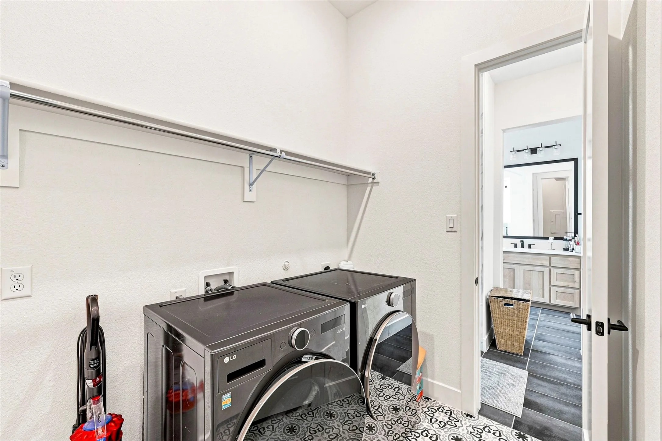 Single Family Residence For Rent in Collin County , 15561 Songbird Street, Frisco, Texas 75035, 5 Bedroom, 6 Bathroom, 3 Garage spaces, 3,739 Sqft, built in 2023, mls#21370309, Real Estate Agent in Frisco, Homes For Rent in Collin county, Homes For Rent in Frisco, Realtor in Frisco Texas, Real Estate Brokerage Independent Realty Texas, Luminita Cordes Realtor