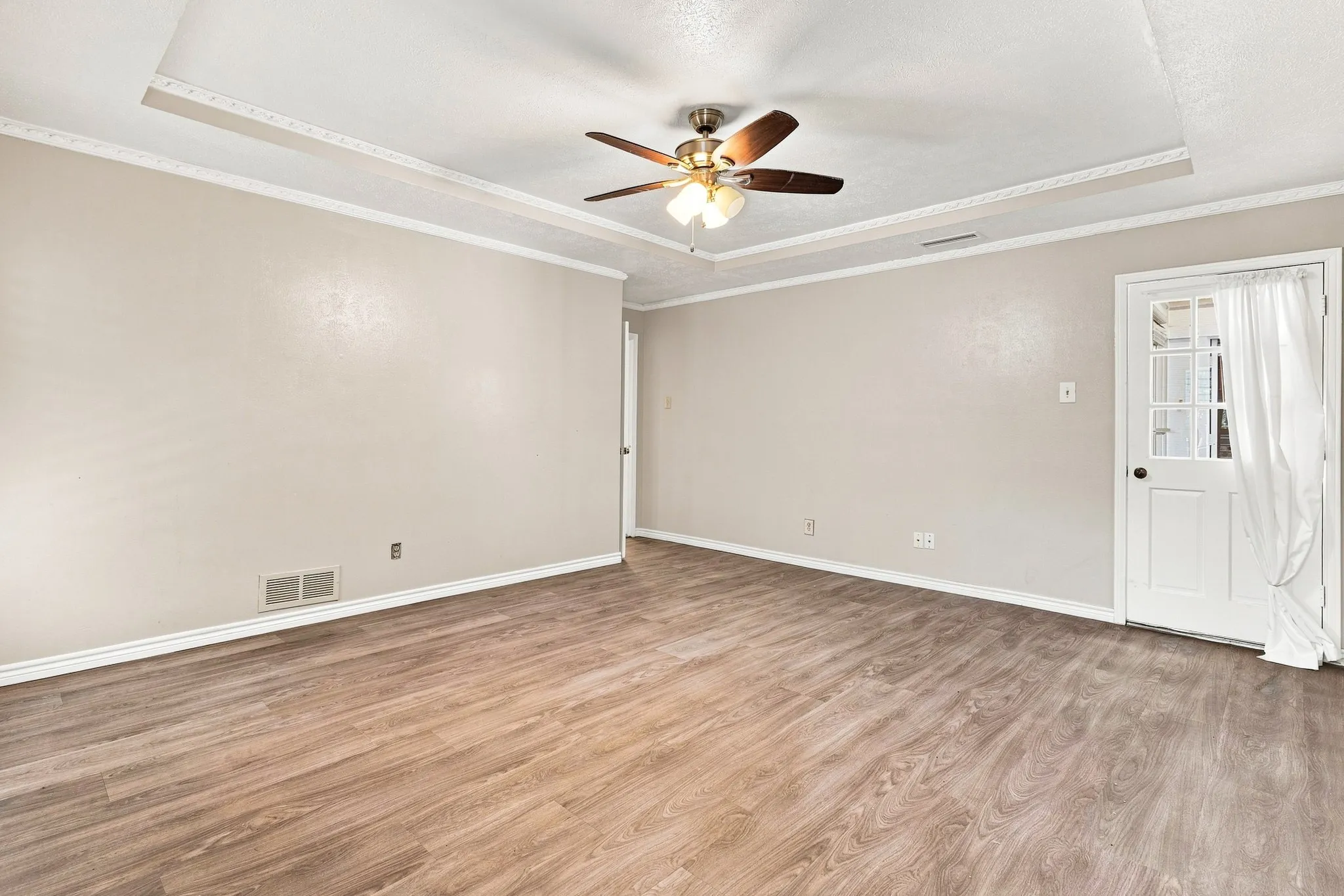 Single Family Residence For Sale in Dallas County , 807 Morningstar Trail, Richardson, Texas 75081, 3 Bedroom, 3 Bathroom, 2 Garage spaces, 2,424 Sqft, built in 1976, mls#21364302, Real Estate Agent in Richardson, Homes For Sale in Dallas county, Homes For Sale in Richardson, Realtor in Richardson Texas, Real Estate Brokerage Independent Realty Texas, Luminita Cordes Realtor