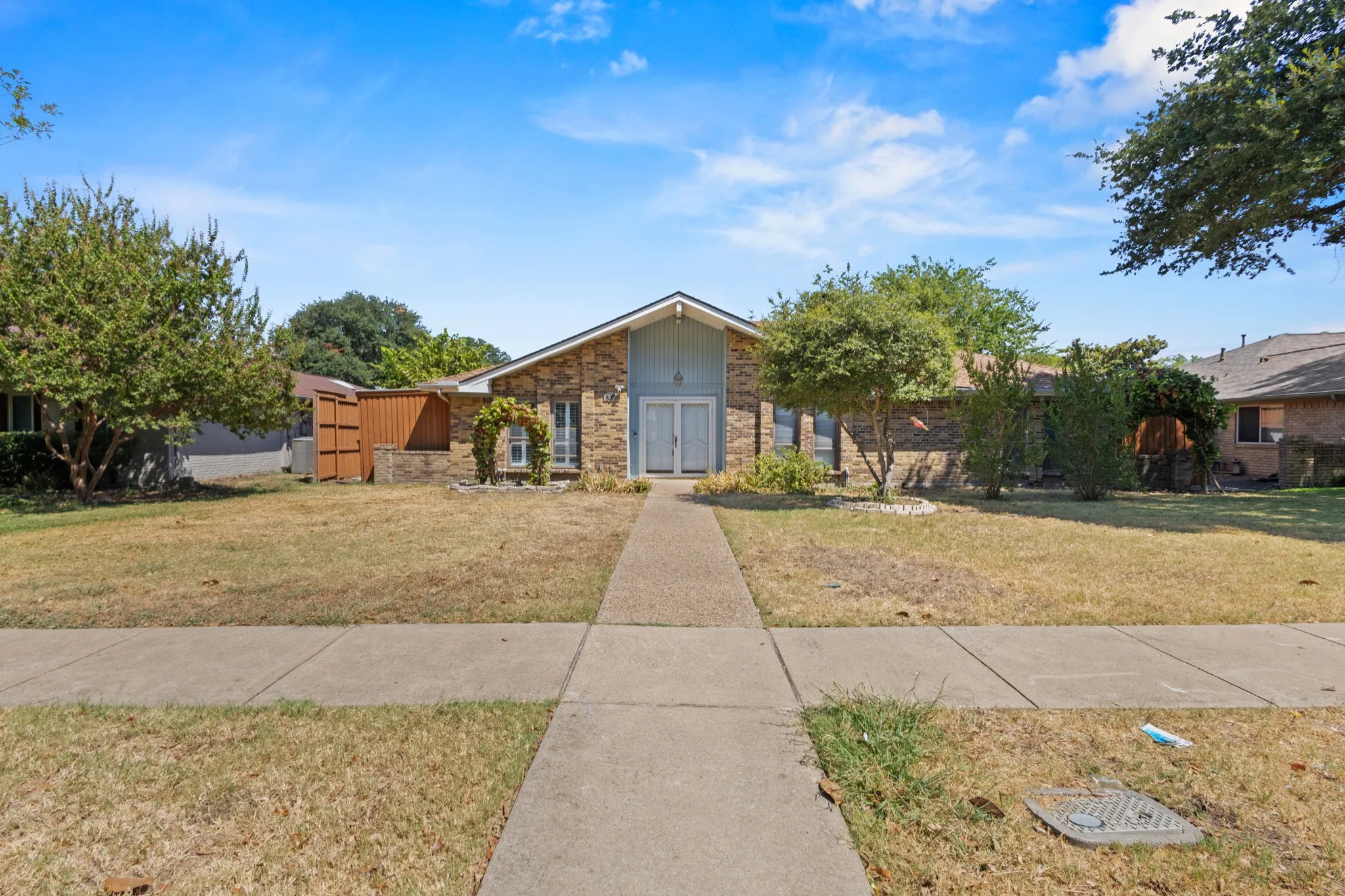 Single Family Residence For Sale in Dallas County , 807 Morningstar Trail, Richardson, Texas 75081, 3 Bedroom, 3 Bathroom, 2 Garage spaces, 2,424 Sqft, built in 1976, mls#21364302, Real Estate Agent in Richardson, Homes For Sale in Dallas county, Homes For Sale in Richardson, Realtor in Richardson Texas, Real Estate Brokerage Independent Realty Texas, Luminita Cordes Realtor