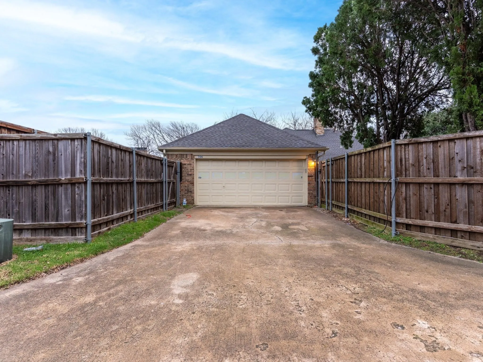 Single Family Residence For Rent in Dallas County , 706 Mount Vernon Drive, Richardson, Texas 75081, 3 Bedroom, 2 Bathroom, 2 Garage spaces, 2,001 Sqft, built in 1979, mls#21368388, Real Estate Agent in Richardson, Homes For Rent in Dallas county, Homes For Rent in Richardson, Realtor in Richardson Texas, Real Estate Brokerage Independent Realty Texas, Luminita Cordes Realtor