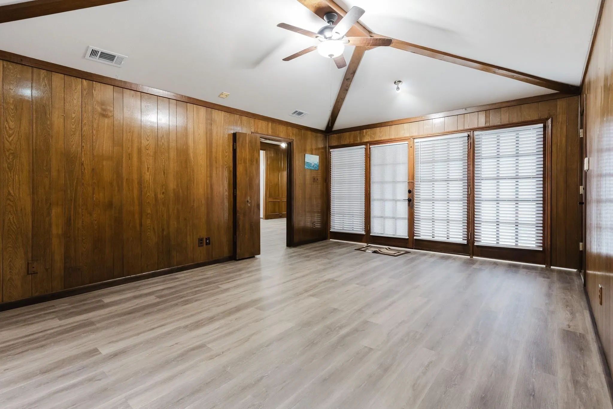 Single Family Residence For Rent in Dallas County , 706 Mount Vernon Drive, Richardson, Texas 75081, 3 Bedroom, 2 Bathroom, 2 Garage spaces, 2,001 Sqft, built in 1979, mls#21368388, Real Estate Agent in Richardson, Homes For Rent in Dallas county, Homes For Rent in Richardson, Realtor in Richardson Texas, Real Estate Brokerage Independent Realty Texas, Luminita Cordes Realtor