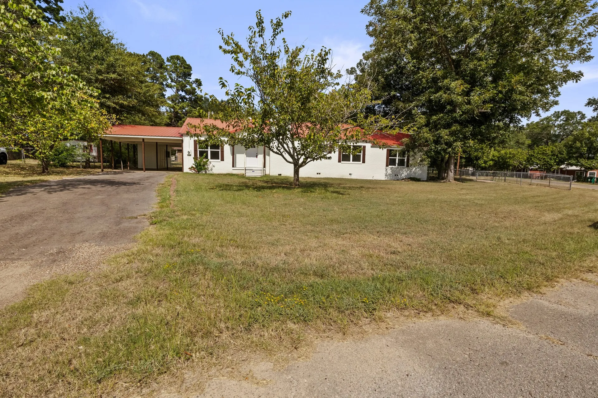 Single Family Residence For Sale in Morris County , 111 Walker Drive, Naples, Texas 75568, 4 Bedroom, 2 Bathroom, Garage spaces, 1,812 Sqft, built in 1955, mls#21370281, Real Estate Agent in Naples, Homes For Sale in Morris county, Homes For Sale in Naples, Realtor in Naples Texas, Real Estate Brokerage Independent Realty Texas, Luminita Cordes Realtor