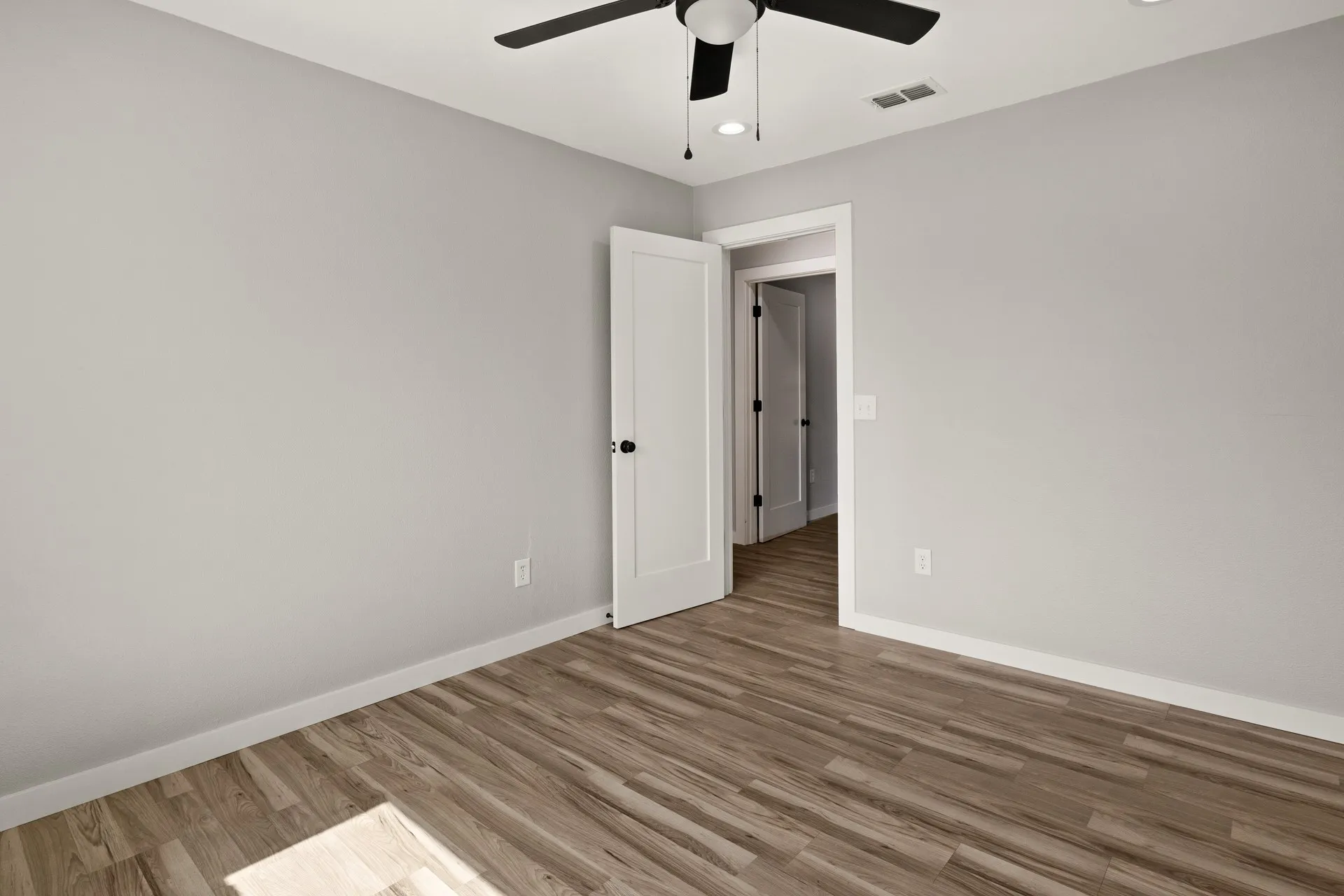 Single Family Residence For Sale in Morris County , 111 Walker Drive, Naples, Texas 75568, 4 Bedroom, 2 Bathroom, Garage spaces, 1,812 Sqft, built in 1955, mls#21370281, Real Estate Agent in Naples, Homes For Sale in Morris county, Homes For Sale in Naples, Realtor in Naples Texas, Real Estate Brokerage Independent Realty Texas, Luminita Cordes Realtor