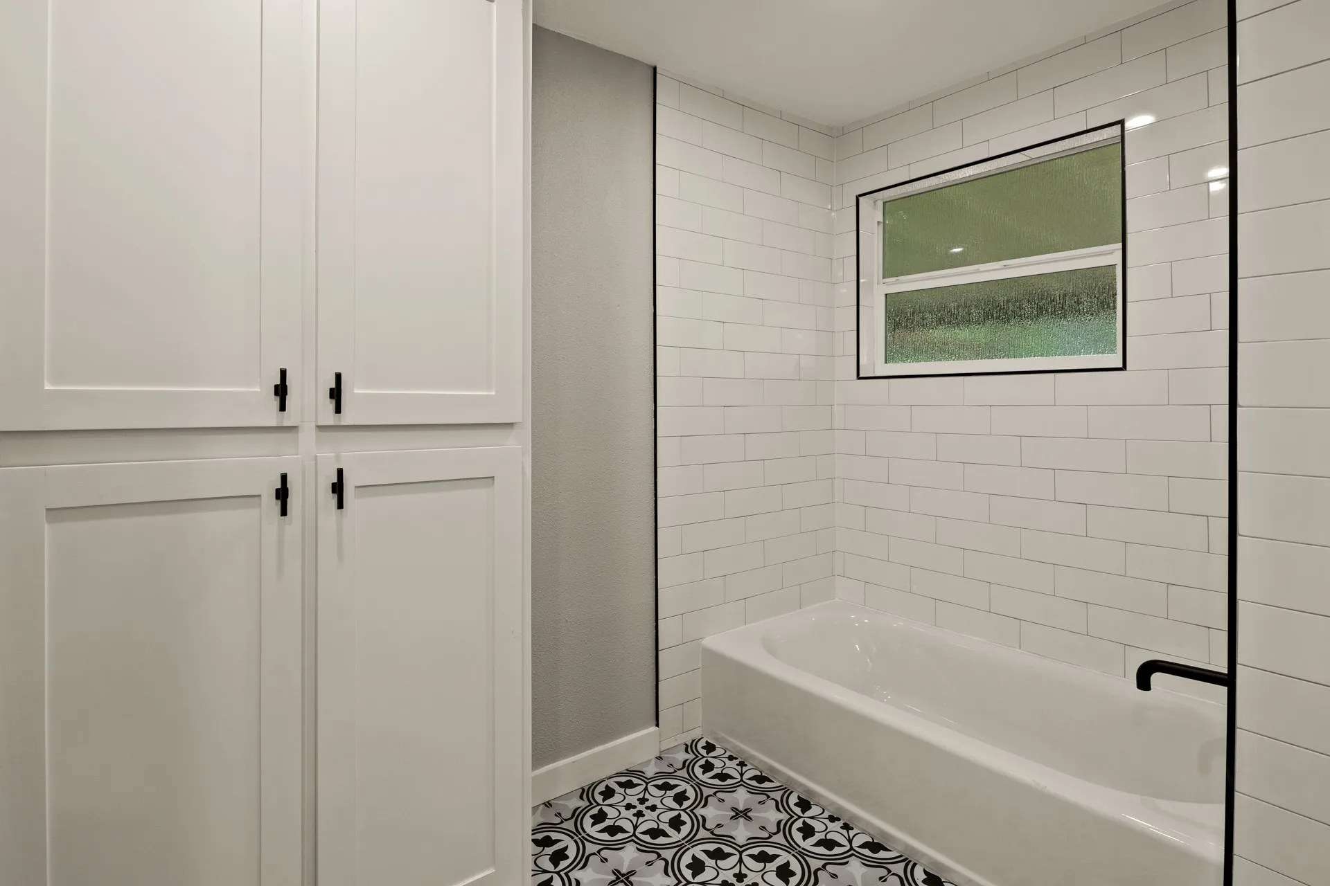 Single Family Residence For Sale in Morris County , 111 Walker Drive, Naples, Texas 75568, 4 Bedroom, 2 Bathroom, Garage spaces, 1,812 Sqft, built in 1955, mls#21370281, Real Estate Agent in Naples, Homes For Sale in Morris county, Homes For Sale in Naples, Realtor in Naples Texas, Real Estate Brokerage Independent Realty Texas, Luminita Cordes Realtor