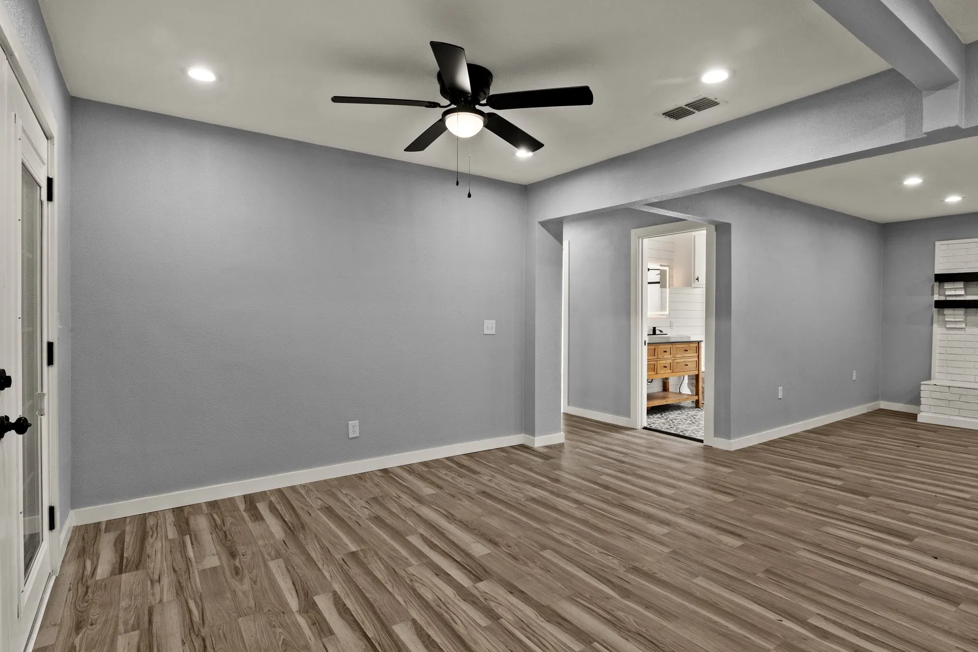 Single Family Residence For Sale in Morris County , 111 Walker Drive, Naples, Texas 75568, 4 Bedroom, 2 Bathroom, Garage spaces, 1,812 Sqft, built in 1955, mls#21370281, Real Estate Agent in Naples, Homes For Sale in Morris county, Homes For Sale in Naples, Realtor in Naples Texas, Real Estate Brokerage Independent Realty Texas, Luminita Cordes Realtor