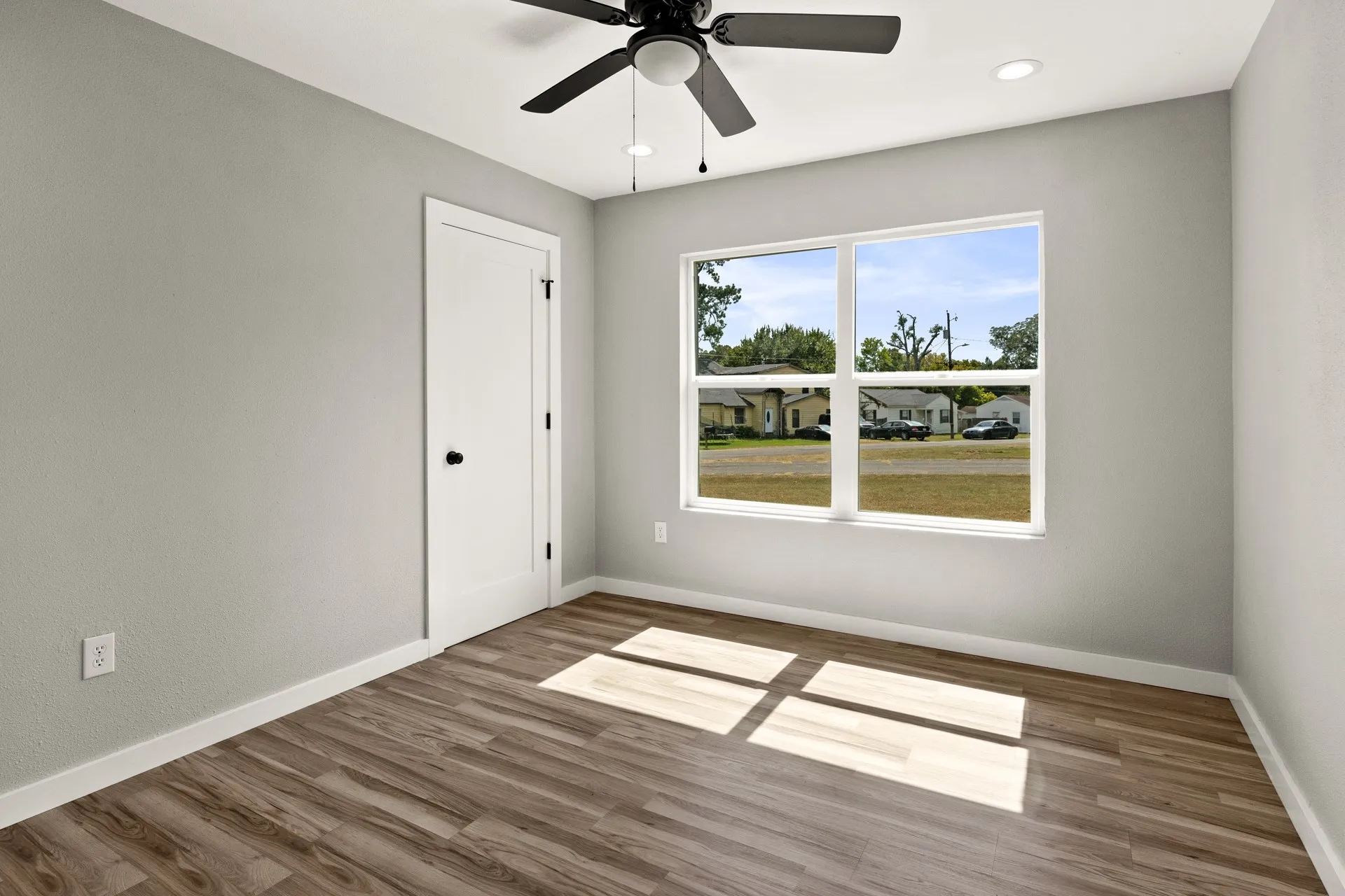 Single Family Residence For Sale in Morris County , 111 Walker Drive, Naples, Texas 75568, 4 Bedroom, 2 Bathroom, Garage spaces, 1,812 Sqft, built in 1955, mls#21370281, Real Estate Agent in Naples, Homes For Sale in Morris county, Homes For Sale in Naples, Realtor in Naples Texas, Real Estate Brokerage Independent Realty Texas, Luminita Cordes Realtor