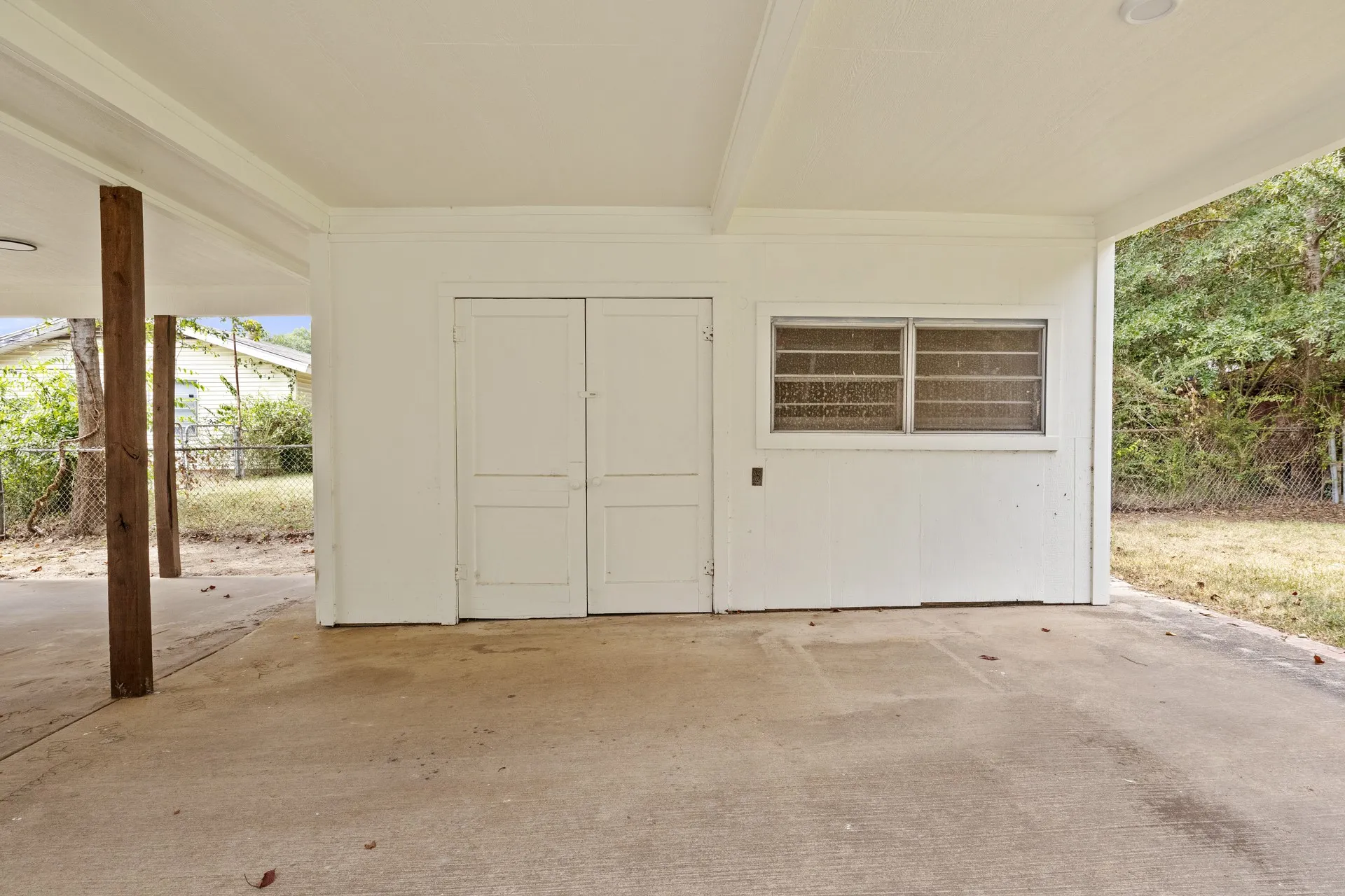 Single Family Residence For Sale in Morris County , 111 Walker Drive, Naples, Texas 75568, 4 Bedroom, 2 Bathroom, Garage spaces, 1,812 Sqft, built in 1955, mls#21370281, Real Estate Agent in Naples, Homes For Sale in Morris county, Homes For Sale in Naples, Realtor in Naples Texas, Real Estate Brokerage Independent Realty Texas, Luminita Cordes Realtor