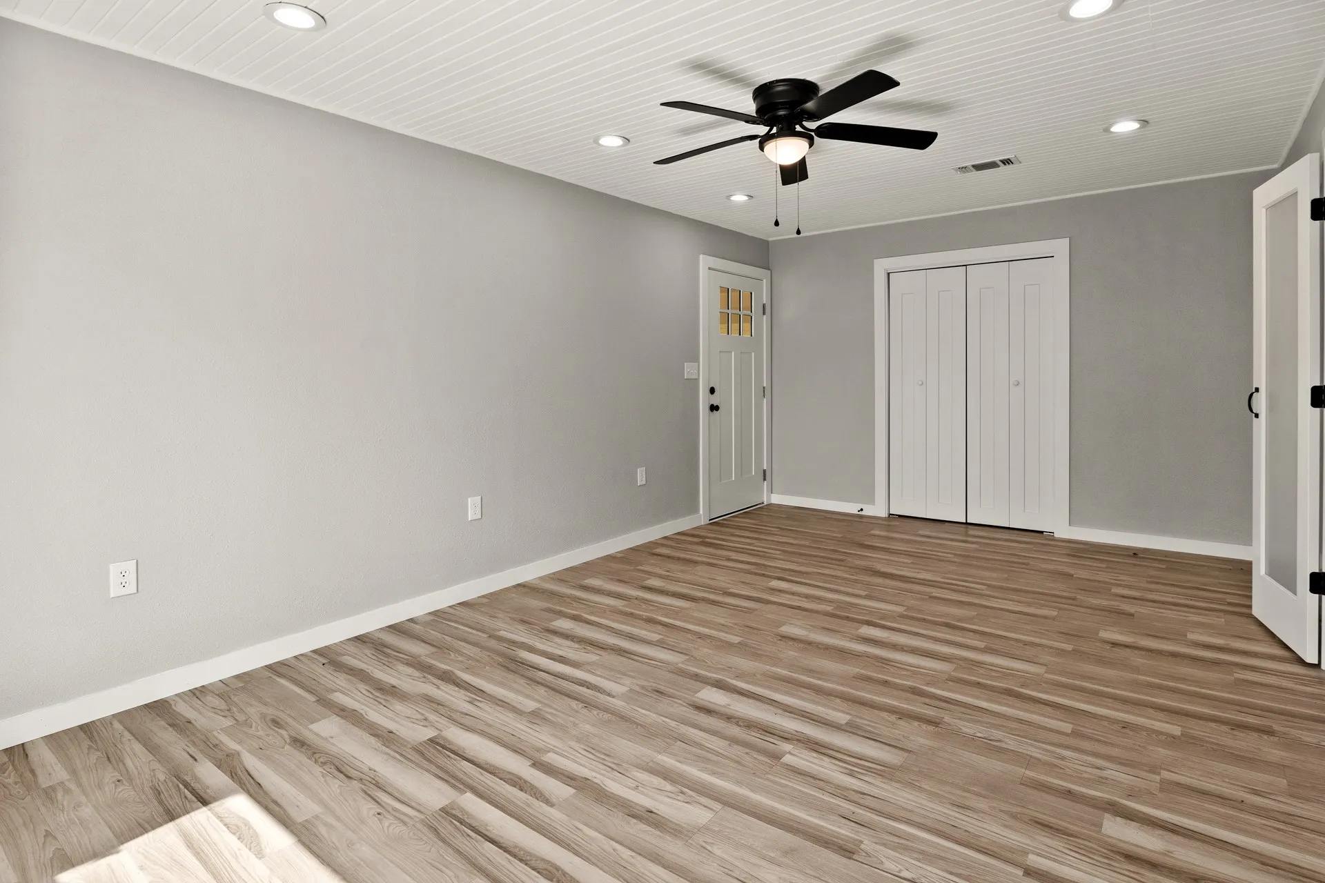 Single Family Residence For Sale in Morris County , 111 Walker Drive, Naples, Texas 75568, 4 Bedroom, 2 Bathroom, Garage spaces, 1,812 Sqft, built in 1955, mls#21370281, Real Estate Agent in Naples, Homes For Sale in Morris county, Homes For Sale in Naples, Realtor in Naples Texas, Real Estate Brokerage Independent Realty Texas, Luminita Cordes Realtor