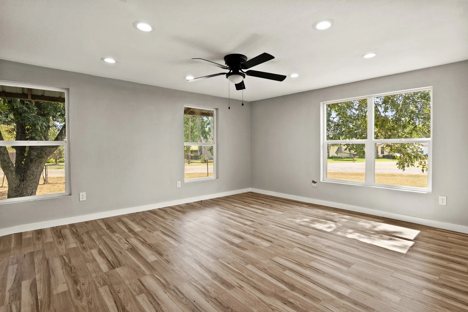 Single Family Residence For Sale in Morris County , 111 Walker Drive, Naples, Texas 75568, 4 Bedroom, 2 Bathroom, Garage spaces, 1,812 Sqft, built in 1955, mls#21370281, Real Estate Agent in Naples, Homes For Sale in Morris county, Homes For Sale in Naples, Realtor in Naples Texas, Real Estate Brokerage Independent Realty Texas, Luminita Cordes Realtor