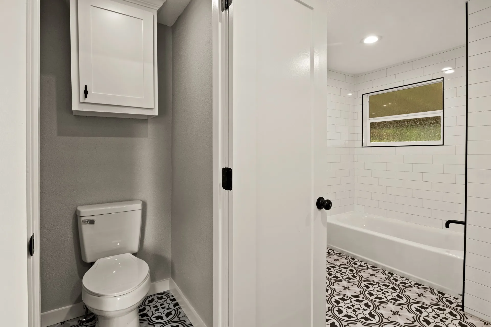 Single Family Residence For Sale in Morris County , 111 Walker Drive, Naples, Texas 75568, 4 Bedroom, 2 Bathroom, Garage spaces, 1,812 Sqft, built in 1955, mls#21370281, Real Estate Agent in Naples, Homes For Sale in Morris county, Homes For Sale in Naples, Realtor in Naples Texas, Real Estate Brokerage Independent Realty Texas, Luminita Cordes Realtor