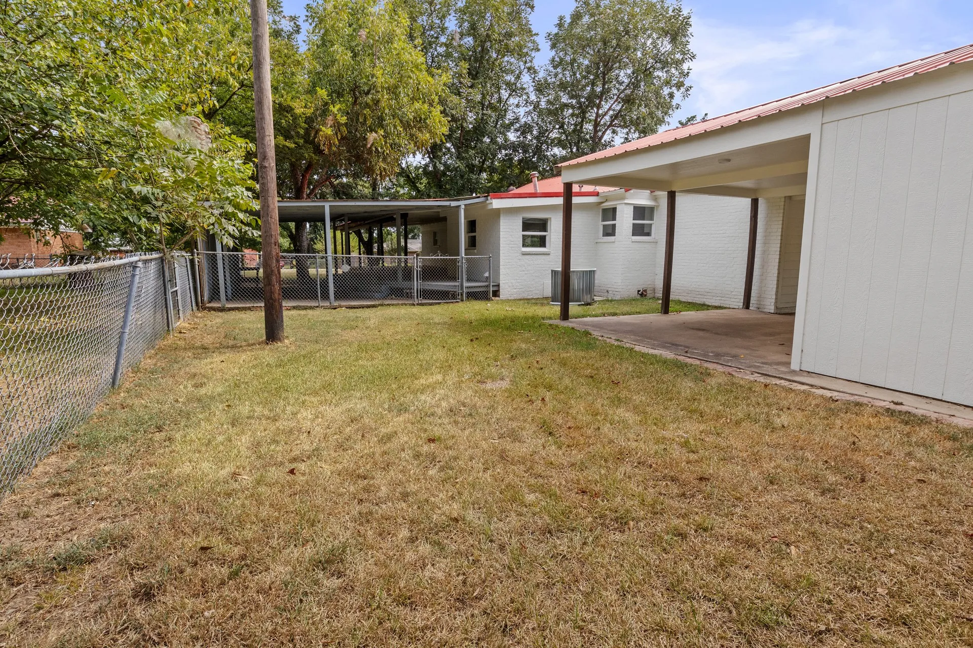 Single Family Residence For Sale in Morris County , 111 Walker Drive, Naples, Texas 75568, 4 Bedroom, 2 Bathroom, Garage spaces, 1,812 Sqft, built in 1955, mls#21370281, Real Estate Agent in Naples, Homes For Sale in Morris county, Homes For Sale in Naples, Realtor in Naples Texas, Real Estate Brokerage Independent Realty Texas, Luminita Cordes Realtor