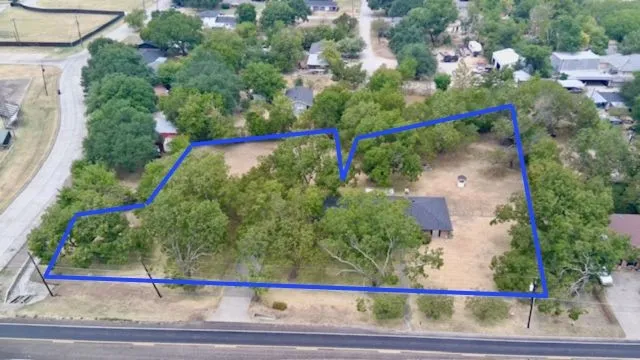 Aerial photo showing approximate lot lines