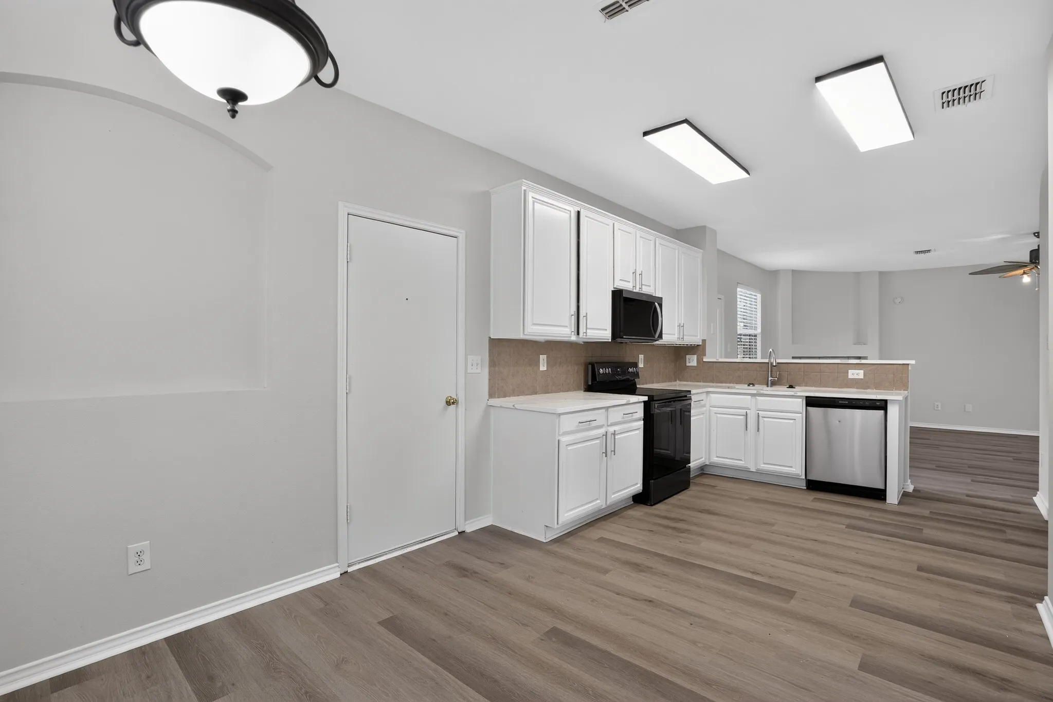 Single Family Residence For Sale in Dallas County , 1213 Spring Water Drive, Lancaster, Texas 75134, 4 Bedroom, 3 Bathroom, 2 Garage spaces, 2,676 Sqft, built in 2004, mls#21370330, Real Estate Agent in Lancaster, Homes For Sale in Dallas county, Homes For Sale in Lancaster, Realtor in Lancaster Texas, Real Estate Brokerage Independent Realty Texas, Luminita Cordes Realtor