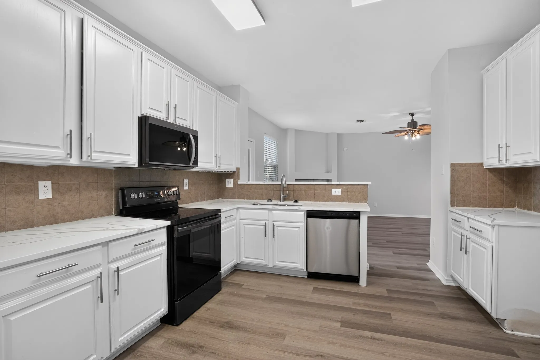 Single Family Residence For Sale in Dallas County , 1213 Spring Water Drive, Lancaster, Texas 75134, 4 Bedroom, 3 Bathroom, 2 Garage spaces, 2,676 Sqft, built in 2004, mls#21370330, Real Estate Agent in Lancaster, Homes For Sale in Dallas county, Homes For Sale in Lancaster, Realtor in Lancaster Texas, Real Estate Brokerage Independent Realty Texas, Luminita Cordes Realtor