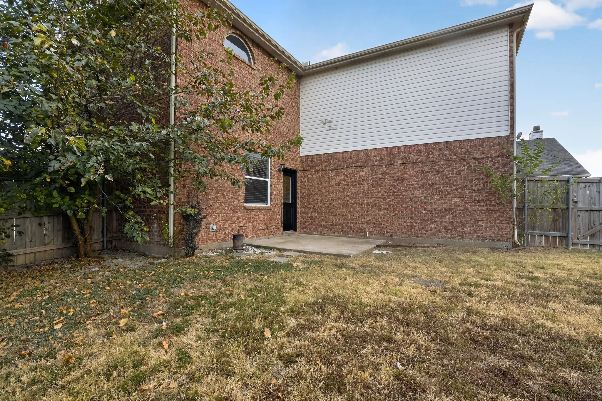 Single Family Residence For Sale in Dallas County , 1213 Spring Water Drive, Lancaster, Texas 75134, 4 Bedroom, 3 Bathroom, 2 Garage spaces, 2,676 Sqft, built in 2004, mls#21370330, Real Estate Agent in Lancaster, Homes For Sale in Dallas county, Homes For Sale in Lancaster, Realtor in Lancaster Texas, Real Estate Brokerage Independent Realty Texas, Luminita Cordes Realtor