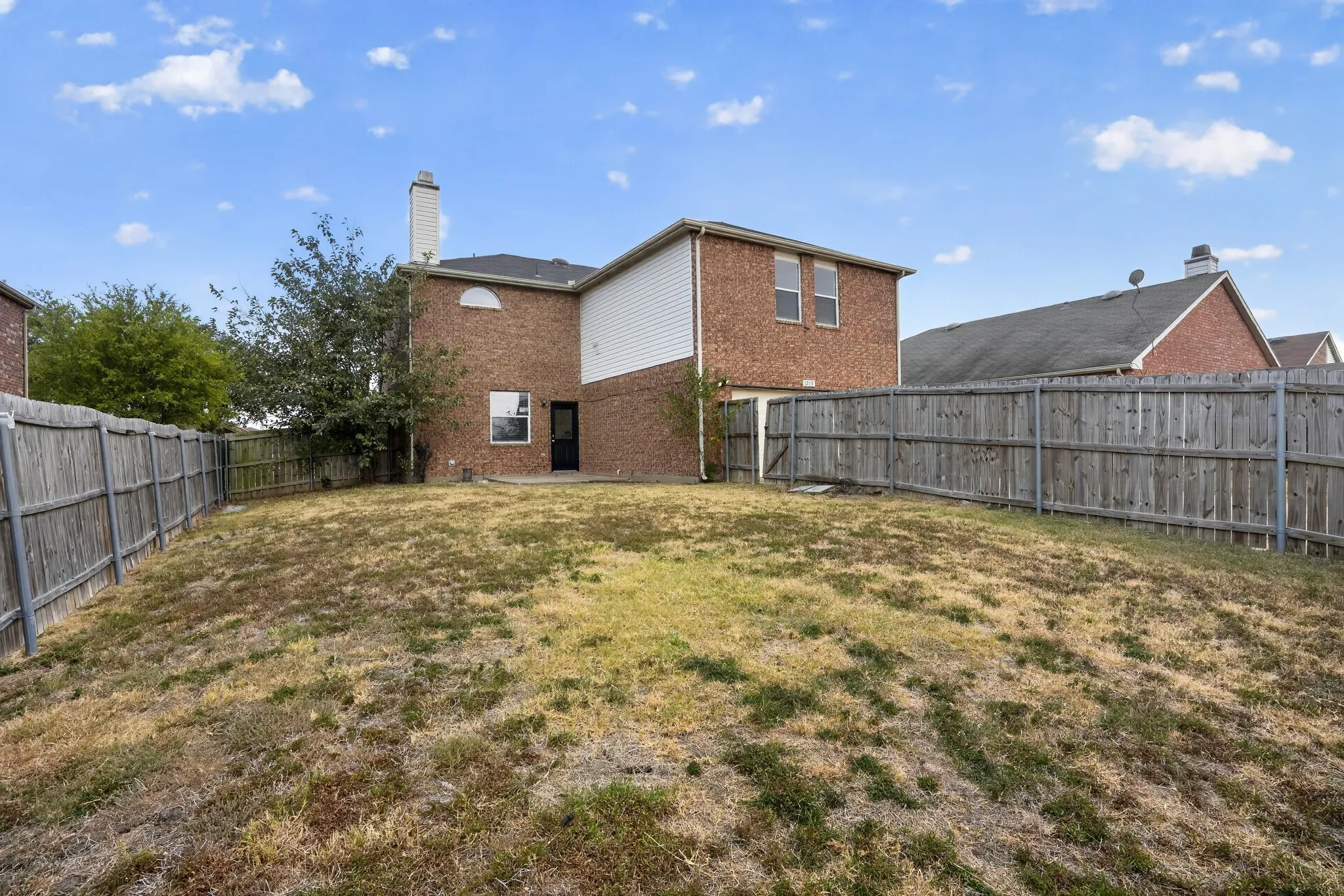 Single Family Residence For Sale in Dallas County , 1213 Spring Water Drive, Lancaster, Texas 75134, 4 Bedroom, 3 Bathroom, 2 Garage spaces, 2,676 Sqft, built in 2004, mls#21370330, Real Estate Agent in Lancaster, Homes For Sale in Dallas county, Homes For Sale in Lancaster, Realtor in Lancaster Texas, Real Estate Brokerage Independent Realty Texas, Luminita Cordes Realtor