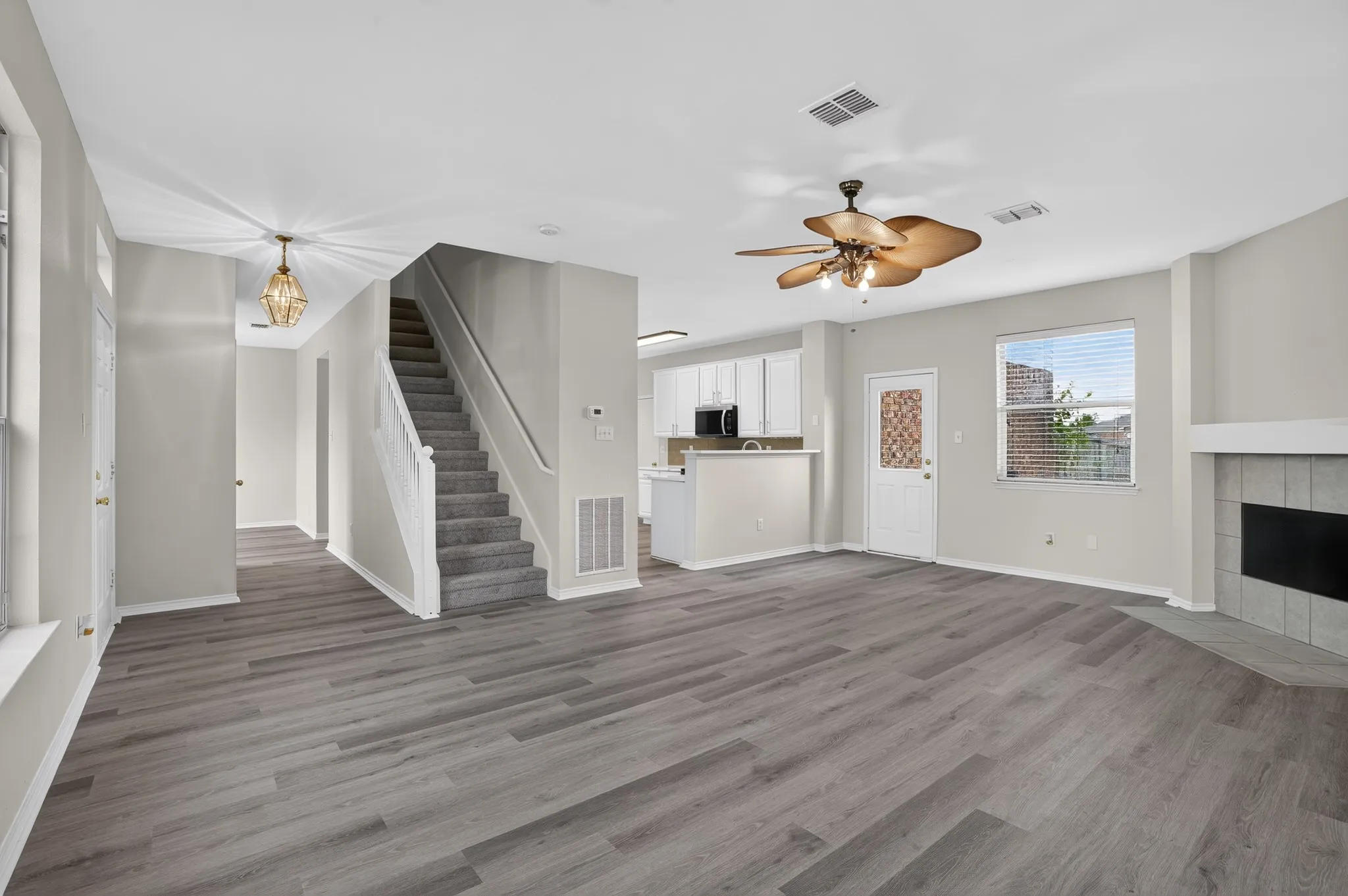 Single Family Residence For Sale in Dallas County , 1213 Spring Water Drive, Lancaster, Texas 75134, 4 Bedroom, 3 Bathroom, 2 Garage spaces, 2,676 Sqft, built in 2004, mls#21370330, Real Estate Agent in Lancaster, Homes For Sale in Dallas county, Homes For Sale in Lancaster, Realtor in Lancaster Texas, Real Estate Brokerage Independent Realty Texas, Luminita Cordes Realtor