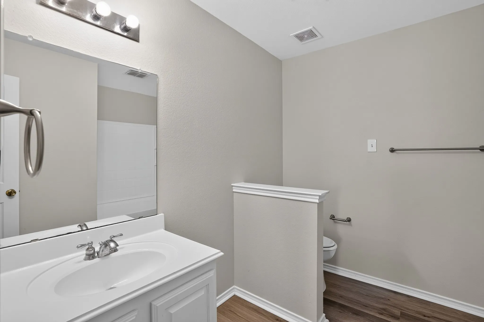 Single Family Residence For Sale in Dallas County , 1213 Spring Water Drive, Lancaster, Texas 75134, 4 Bedroom, 3 Bathroom, 2 Garage spaces, 2,676 Sqft, built in 2004, mls#21370330, Real Estate Agent in Lancaster, Homes For Sale in Dallas county, Homes For Sale in Lancaster, Realtor in Lancaster Texas, Real Estate Brokerage Independent Realty Texas, Luminita Cordes Realtor