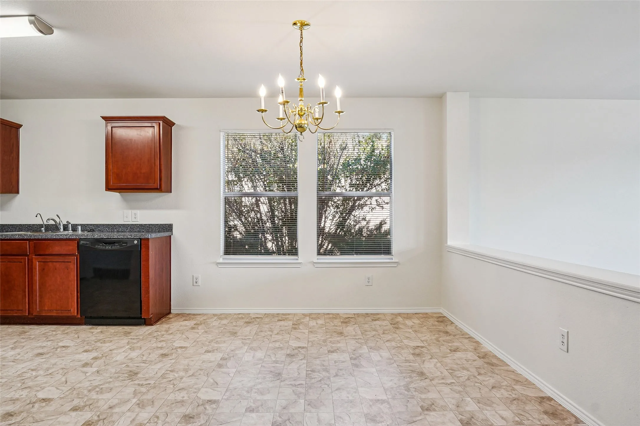 Single Family Residence For Sale in Denton County , 1307 Eagles Nest Trail, Krum, Texas 76249, 4 Bedroom, 2 Bathroom, 2 Garage spaces, 2,037 Sqft, built in 2007, mls#21370283, Real Estate Agent in Krum, Homes For Sale in Denton county, Homes For Sale in Krum, Realtor in Krum Texas, Real Estate Brokerage Independent Realty Texas, Luminita Cordes Realtor