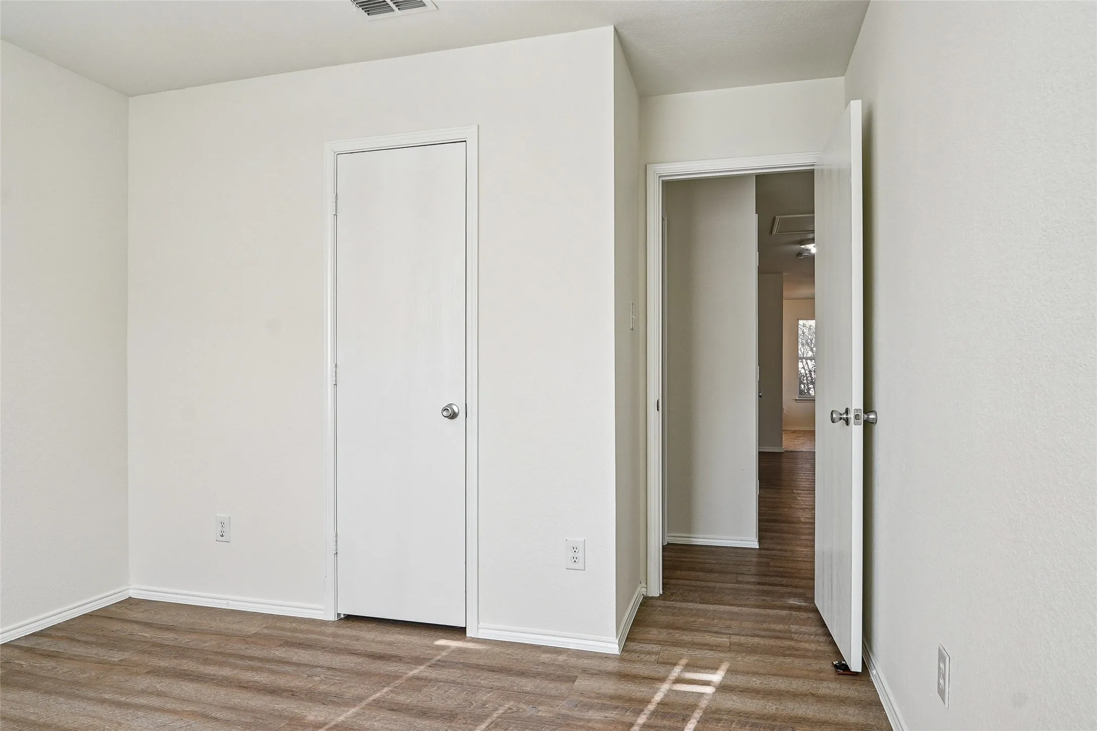 Single Family Residence For Sale in Denton County , 1307 Eagles Nest Trail, Krum, Texas 76249, 4 Bedroom, 2 Bathroom, 2 Garage spaces, 2,037 Sqft, built in 2007, mls#21370283, Real Estate Agent in Krum, Homes For Sale in Denton county, Homes For Sale in Krum, Realtor in Krum Texas, Real Estate Brokerage Independent Realty Texas, Luminita Cordes Realtor
