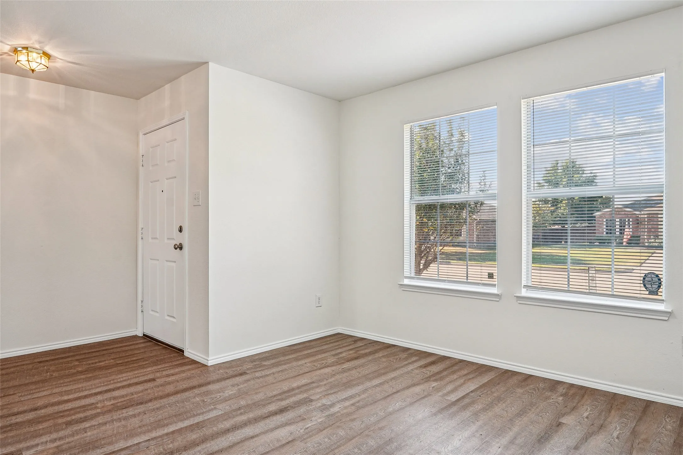 Single Family Residence For Sale in Denton County , 1307 Eagles Nest Trail, Krum, Texas 76249, 4 Bedroom, 2 Bathroom, 2 Garage spaces, 2,037 Sqft, built in 2007, mls#21370283, Real Estate Agent in Krum, Homes For Sale in Denton county, Homes For Sale in Krum, Realtor in Krum Texas, Real Estate Brokerage Independent Realty Texas, Luminita Cordes Realtor