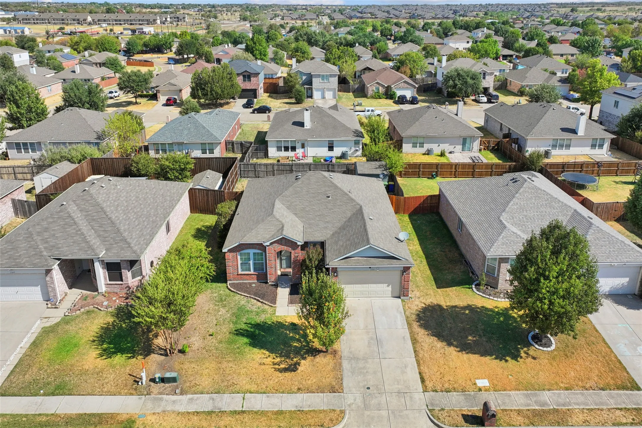 Single Family Residence For Sale in Denton County , 1307 Eagles Nest Trail, Krum, Texas 76249, 4 Bedroom, 2 Bathroom, 2 Garage spaces, 2,037 Sqft, built in 2007, mls#21370283, Real Estate Agent in Krum, Homes For Sale in Denton county, Homes For Sale in Krum, Realtor in Krum Texas, Real Estate Brokerage Independent Realty Texas, Luminita Cordes Realtor
