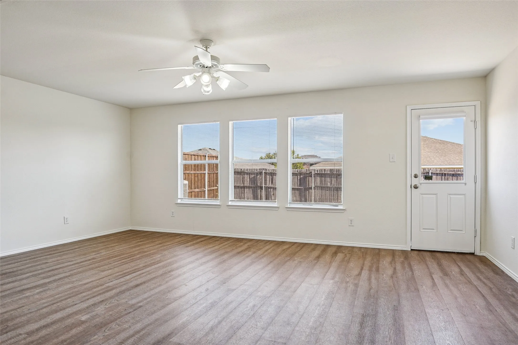 Single Family Residence For Sale in Denton County , 1307 Eagles Nest Trail, Krum, Texas 76249, 4 Bedroom, 2 Bathroom, 2 Garage spaces, 2,037 Sqft, built in 2007, mls#21370283, Real Estate Agent in Krum, Homes For Sale in Denton county, Homes For Sale in Krum, Realtor in Krum Texas, Real Estate Brokerage Independent Realty Texas, Luminita Cordes Realtor