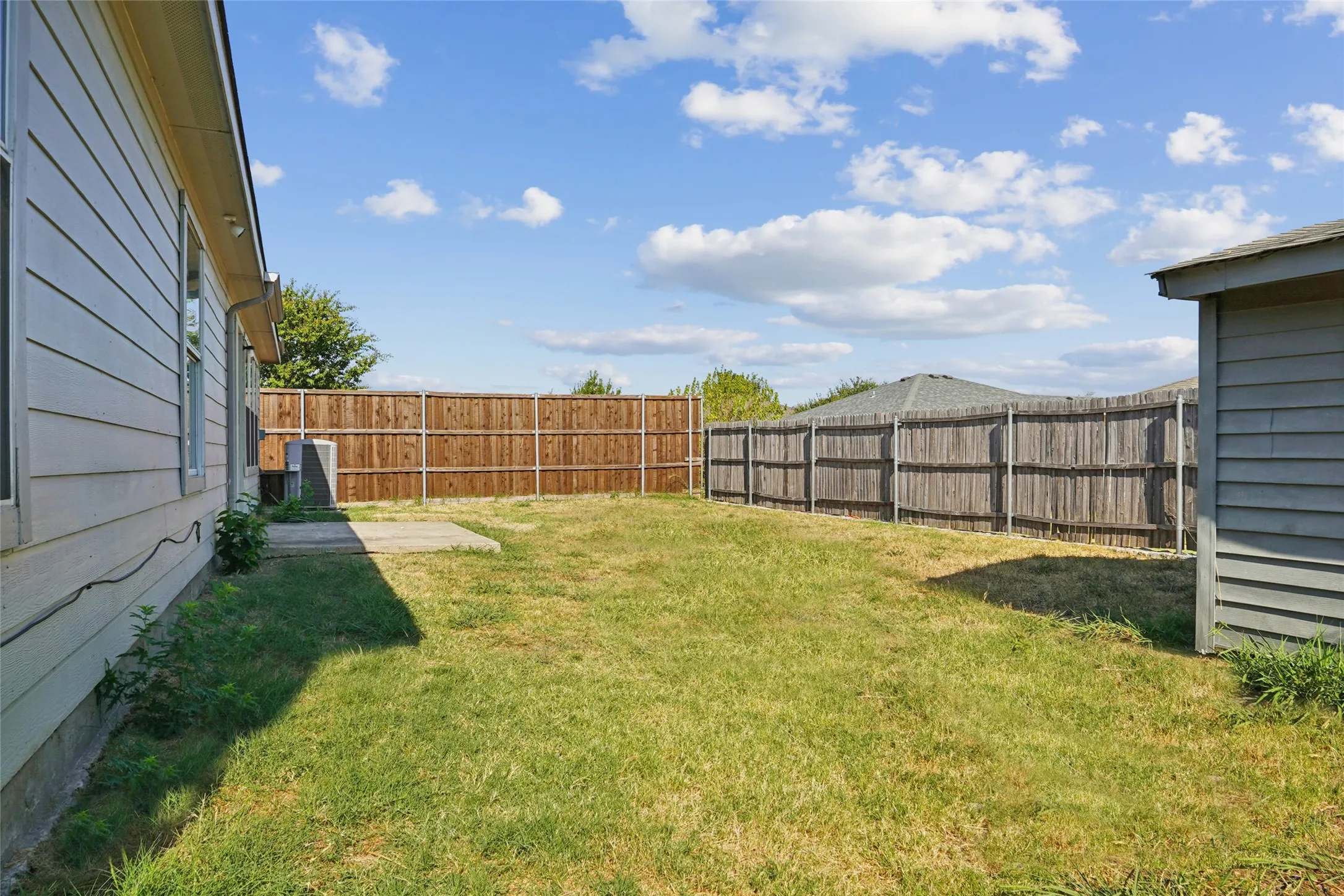 Single Family Residence For Sale in Denton County , 1307 Eagles Nest Trail, Krum, Texas 76249, 4 Bedroom, 2 Bathroom, 2 Garage spaces, 2,037 Sqft, built in 2007, mls#21370283, Real Estate Agent in Krum, Homes For Sale in Denton county, Homes For Sale in Krum, Realtor in Krum Texas, Real Estate Brokerage Independent Realty Texas, Luminita Cordes Realtor