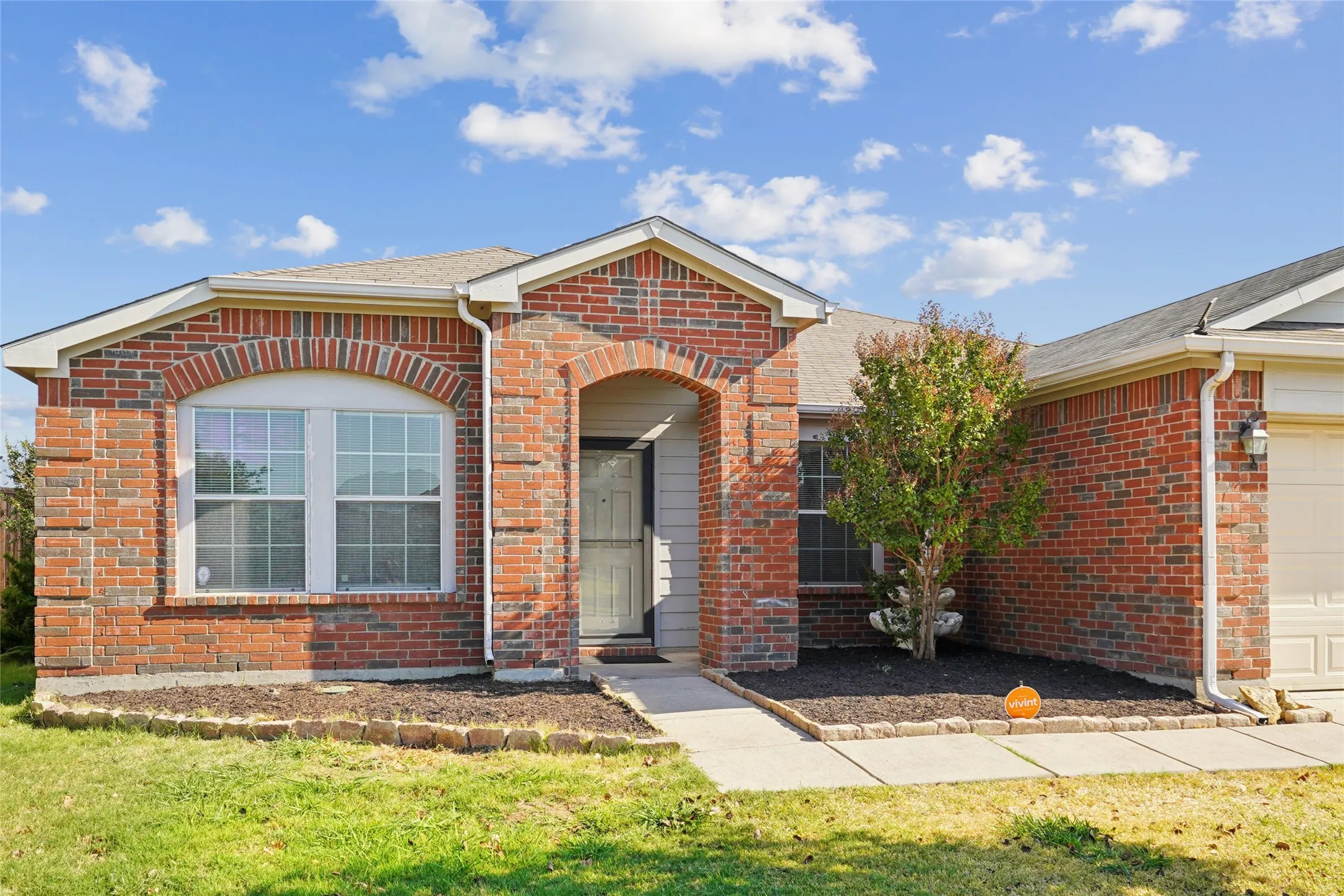 Single Family Residence For Sale in Denton County , 1307 Eagles Nest Trail, Krum, Texas 76249, 4 Bedroom, 2 Bathroom, 2 Garage spaces, 2,037 Sqft, built in 2007, mls#21370283, Real Estate Agent in Krum, Homes For Sale in Denton county, Homes For Sale in Krum, Realtor in Krum Texas, Real Estate Brokerage Independent Realty Texas, Luminita Cordes Realtor