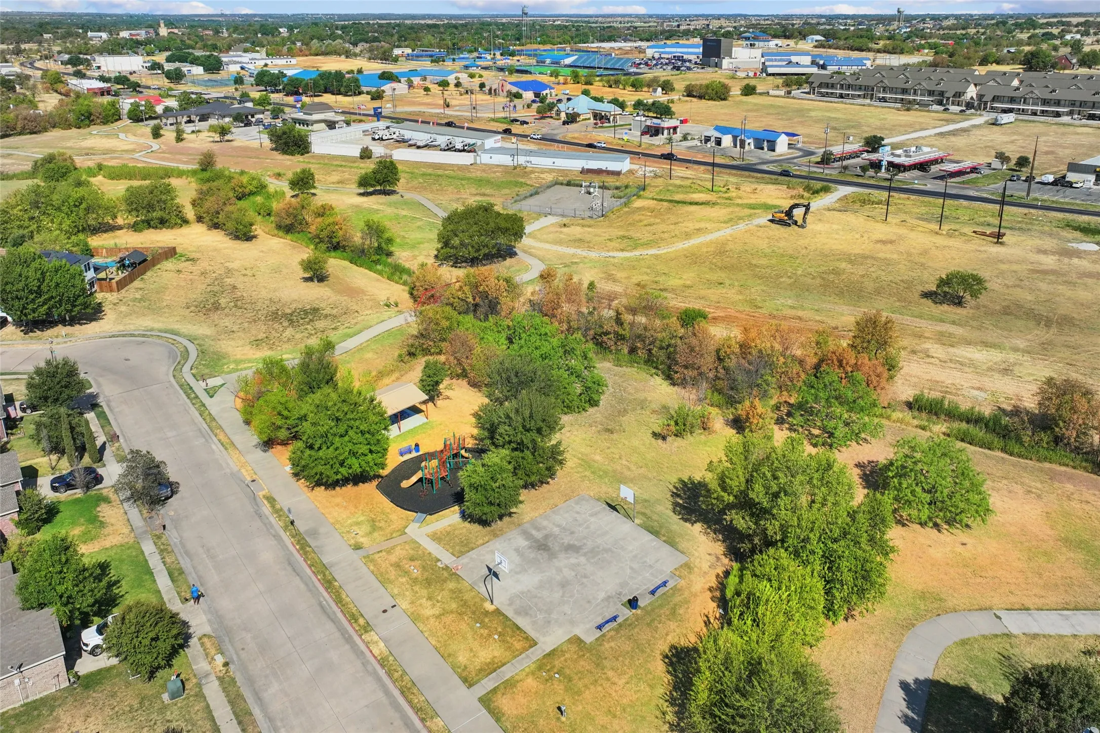 Single Family Residence For Sale in Denton County , 1307 Eagles Nest Trail, Krum, Texas 76249, 4 Bedroom, 2 Bathroom, 2 Garage spaces, 2,037 Sqft, built in 2007, mls#21370283, Real Estate Agent in Krum, Homes For Sale in Denton county, Homes For Sale in Krum, Realtor in Krum Texas, Real Estate Brokerage Independent Realty Texas, Luminita Cordes Realtor