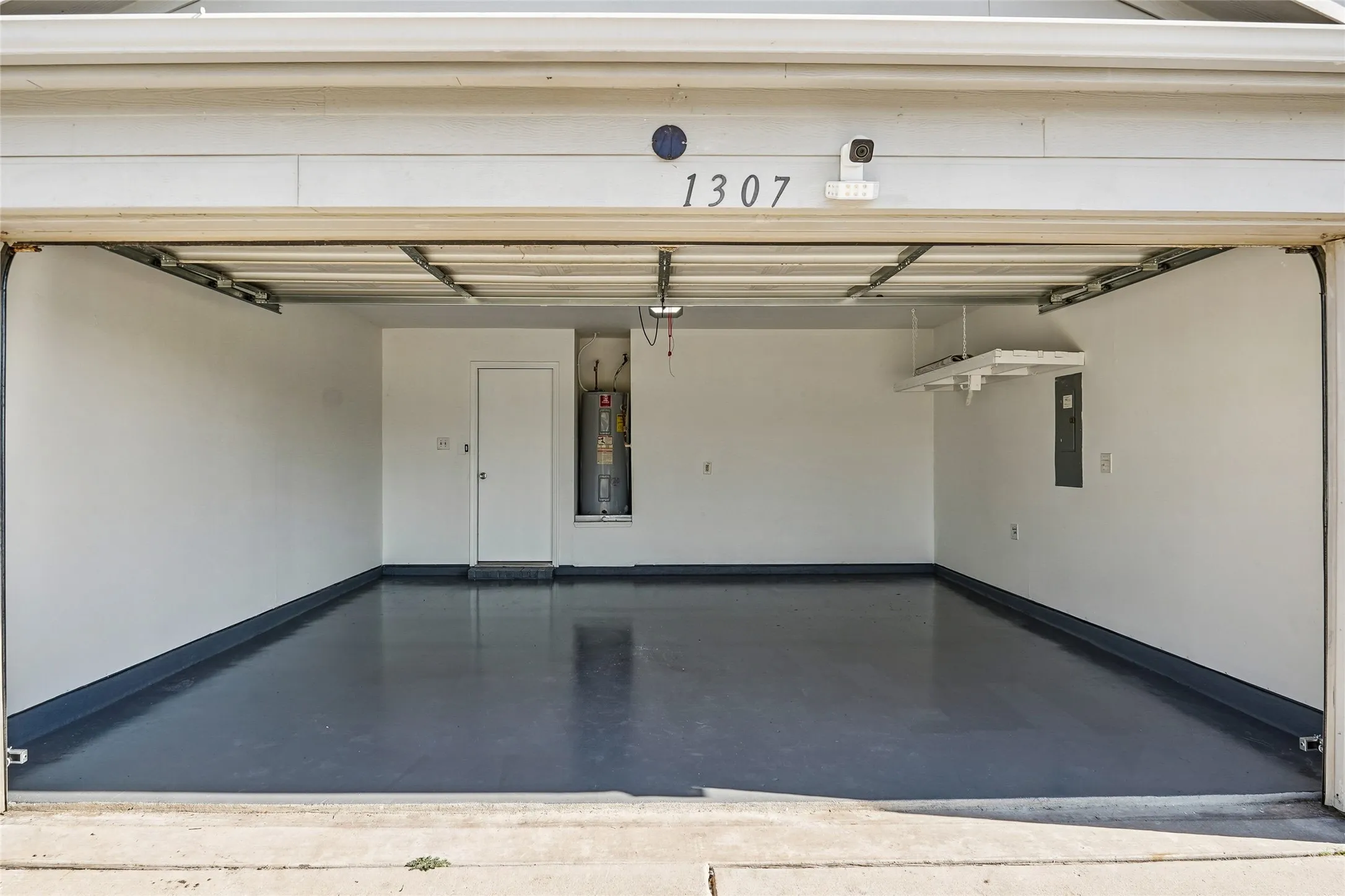 Single Family Residence For Sale in Denton County , 1307 Eagles Nest Trail, Krum, Texas 76249, 4 Bedroom, 2 Bathroom, 2 Garage spaces, 2,037 Sqft, built in 2007, mls#21370283, Real Estate Agent in Krum, Homes For Sale in Denton county, Homes For Sale in Krum, Realtor in Krum Texas, Real Estate Brokerage Independent Realty Texas, Luminita Cordes Realtor