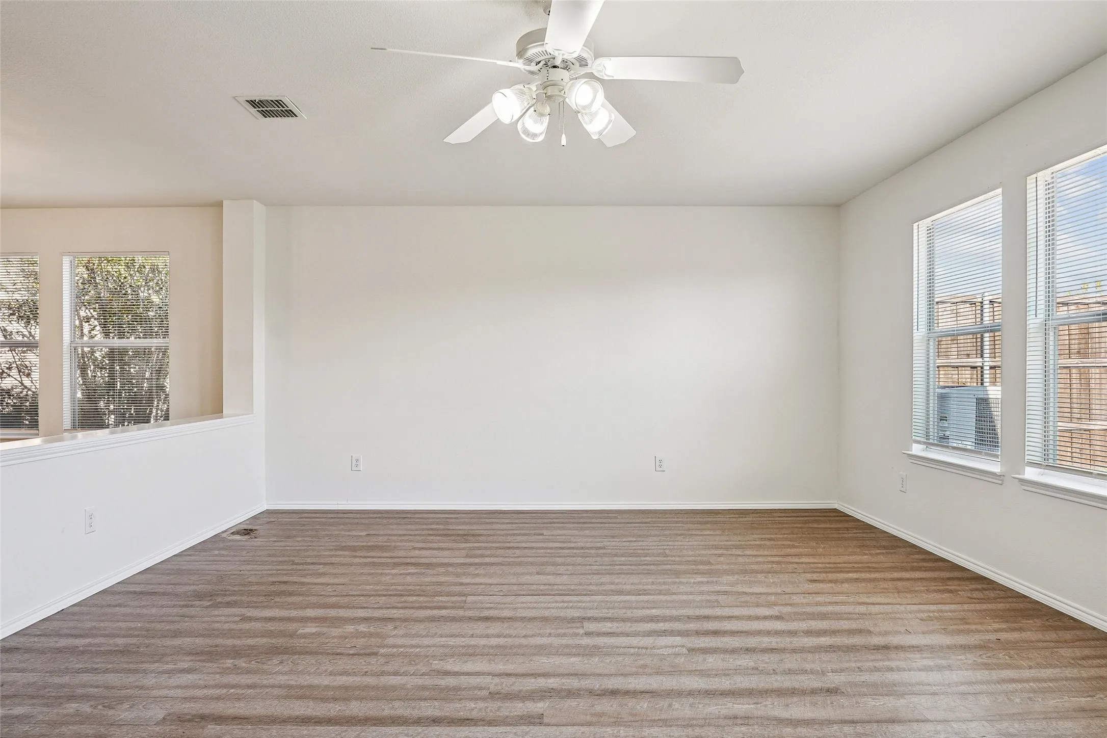 Single Family Residence For Sale in Denton County , 1307 Eagles Nest Trail, Krum, Texas 76249, 4 Bedroom, 2 Bathroom, 2 Garage spaces, 2,037 Sqft, built in 2007, mls#21370283, Real Estate Agent in Krum, Homes For Sale in Denton county, Homes For Sale in Krum, Realtor in Krum Texas, Real Estate Brokerage Independent Realty Texas, Luminita Cordes Realtor