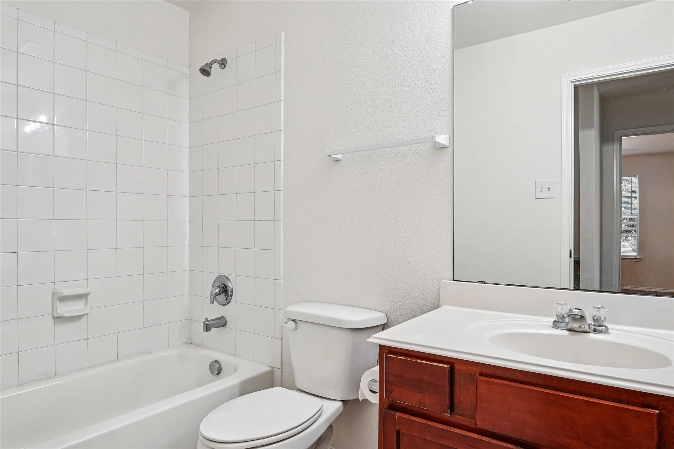 Single Family Residence For Sale in Denton County , 1307 Eagles Nest Trail, Krum, Texas 76249, 4 Bedroom, 2 Bathroom, 2 Garage spaces, 2,037 Sqft, built in 2007, mls#21370283, Real Estate Agent in Krum, Homes For Sale in Denton county, Homes For Sale in Krum, Realtor in Krum Texas, Real Estate Brokerage Independent Realty Texas, Luminita Cordes Realtor