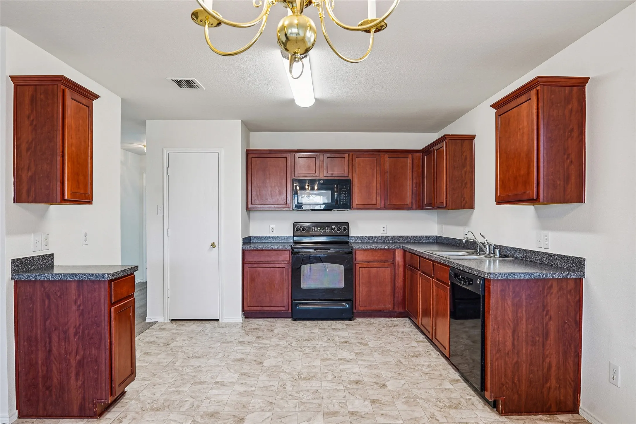 Single Family Residence For Sale in Denton County , 1307 Eagles Nest Trail, Krum, Texas 76249, 4 Bedroom, 2 Bathroom, 2 Garage spaces, 2,037 Sqft, built in 2007, mls#21370283, Real Estate Agent in Krum, Homes For Sale in Denton county, Homes For Sale in Krum, Realtor in Krum Texas, Real Estate Brokerage Independent Realty Texas, Luminita Cordes Realtor