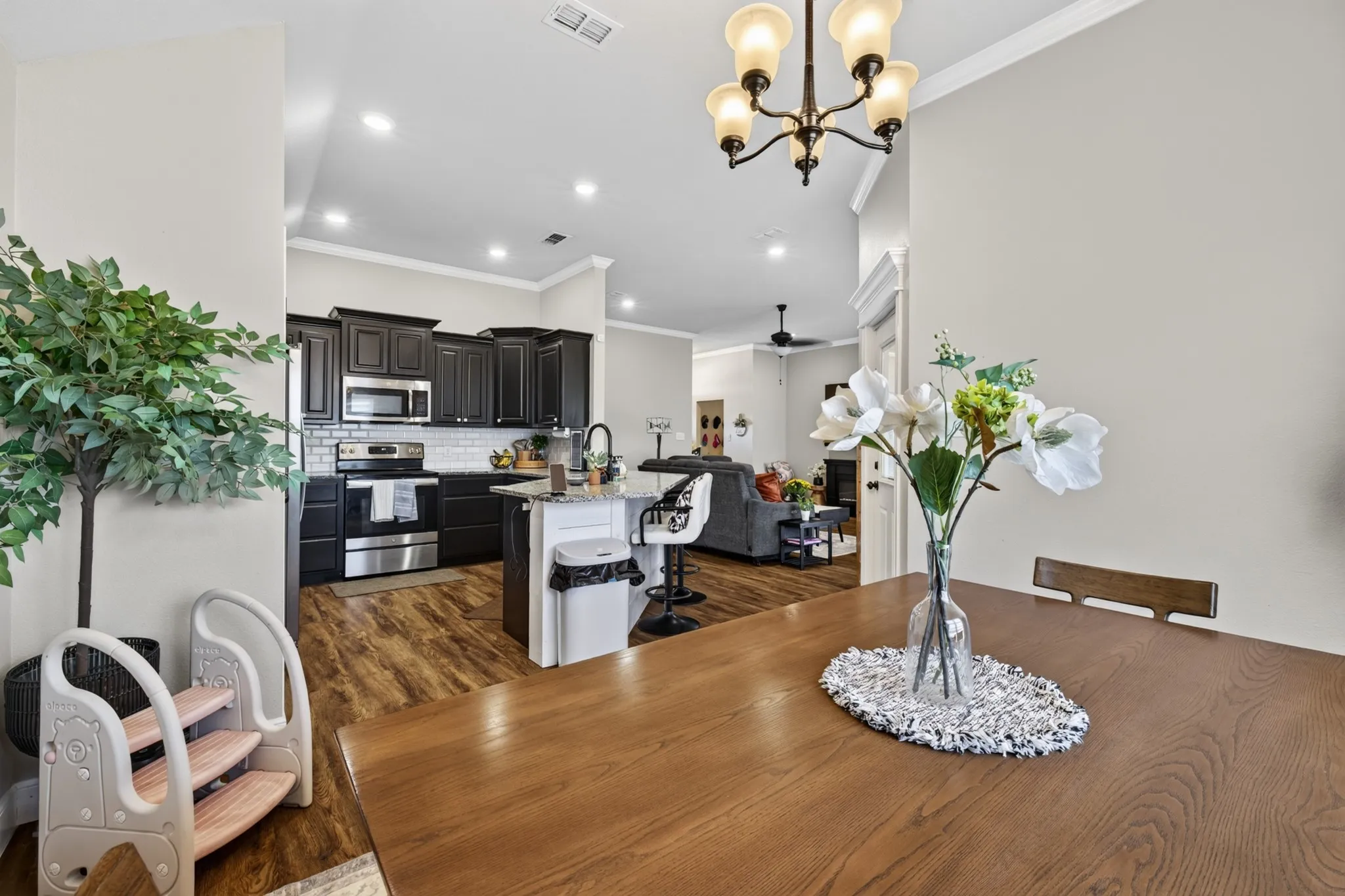 Single Family Residence For Sale in Taylor County , 326 Carriage Hills Parkway, Abilene, Texas 79602, 4 Bedroom, 2 Bathroom, 2 Garage spaces, 1,680 Sqft, built in 2021, mls#21355459, Real Estate Agent in Abilene, Homes For Sale in Taylor county, Homes For Sale in Abilene, Realtor in Abilene Texas, Real Estate Brokerage Independent Realty Texas, Luminita Cordes Realtor