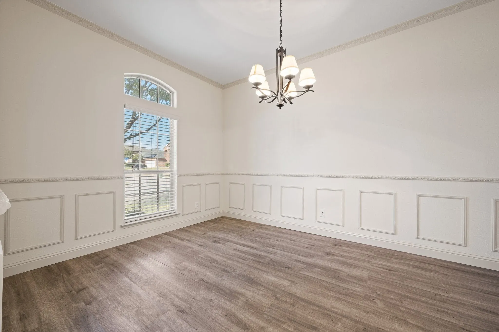 Single Family Residence For Rent in Tarrant County , 7103 Camp Creek Drive, Arlington, Texas 76002, 3 Bedroom, 2 Bathroom, 2 Garage spaces, 2,057 Sqft, built in 2004, mls#21370374, Real Estate Agent in Arlington, Homes For Rent in Tarrant county, Homes For Rent in Arlington, Realtor in Arlington Texas, Real Estate Brokerage Independent Realty Texas, Luminita Cordes Realtor