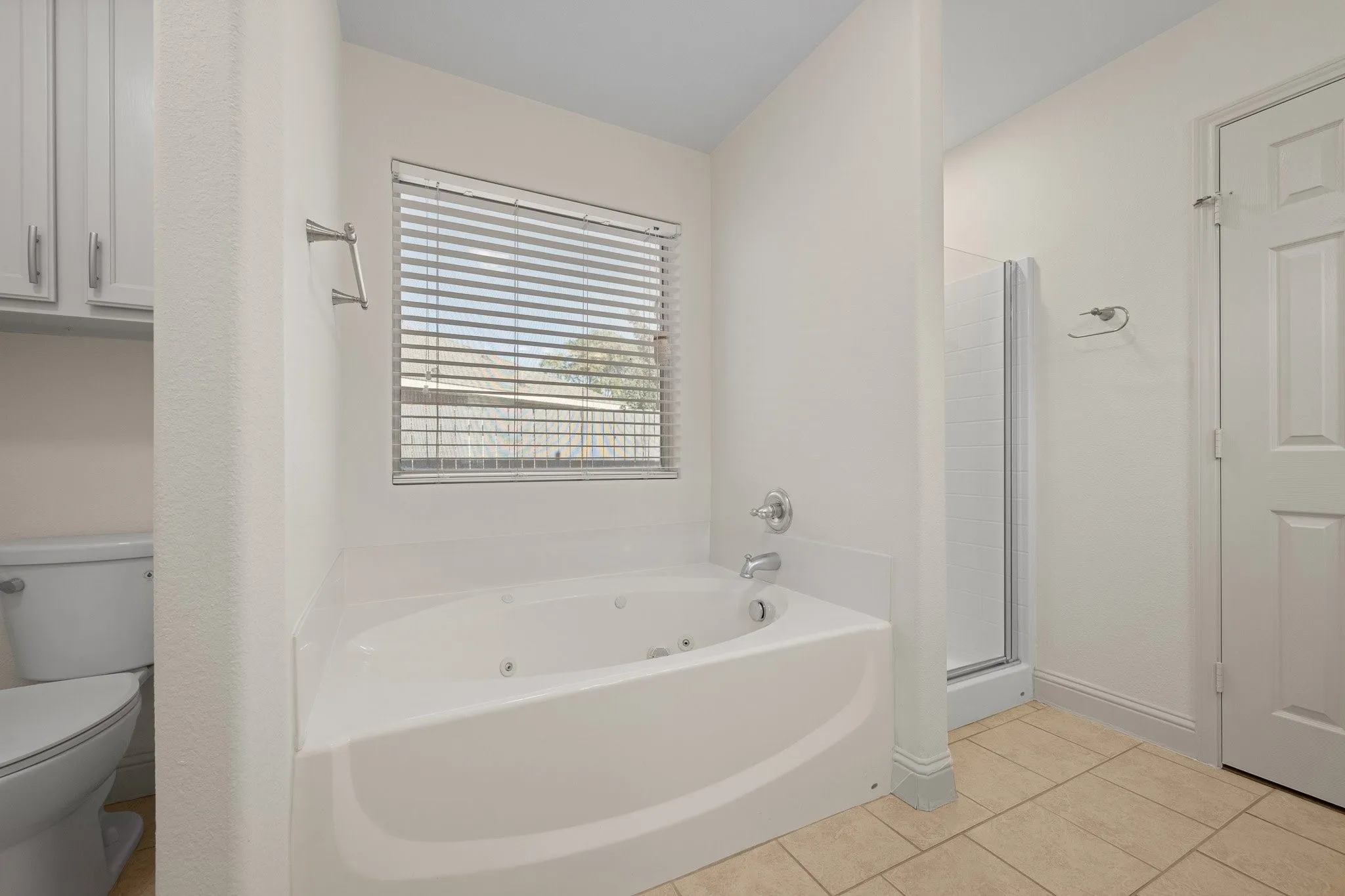 Single Family Residence For Rent in Tarrant County , 7103 Camp Creek Drive, Arlington, Texas 76002, 3 Bedroom, 2 Bathroom, 2 Garage spaces, 2,057 Sqft, built in 2004, mls#21370374, Real Estate Agent in Arlington, Homes For Rent in Tarrant county, Homes For Rent in Arlington, Realtor in Arlington Texas, Real Estate Brokerage Independent Realty Texas, Luminita Cordes Realtor