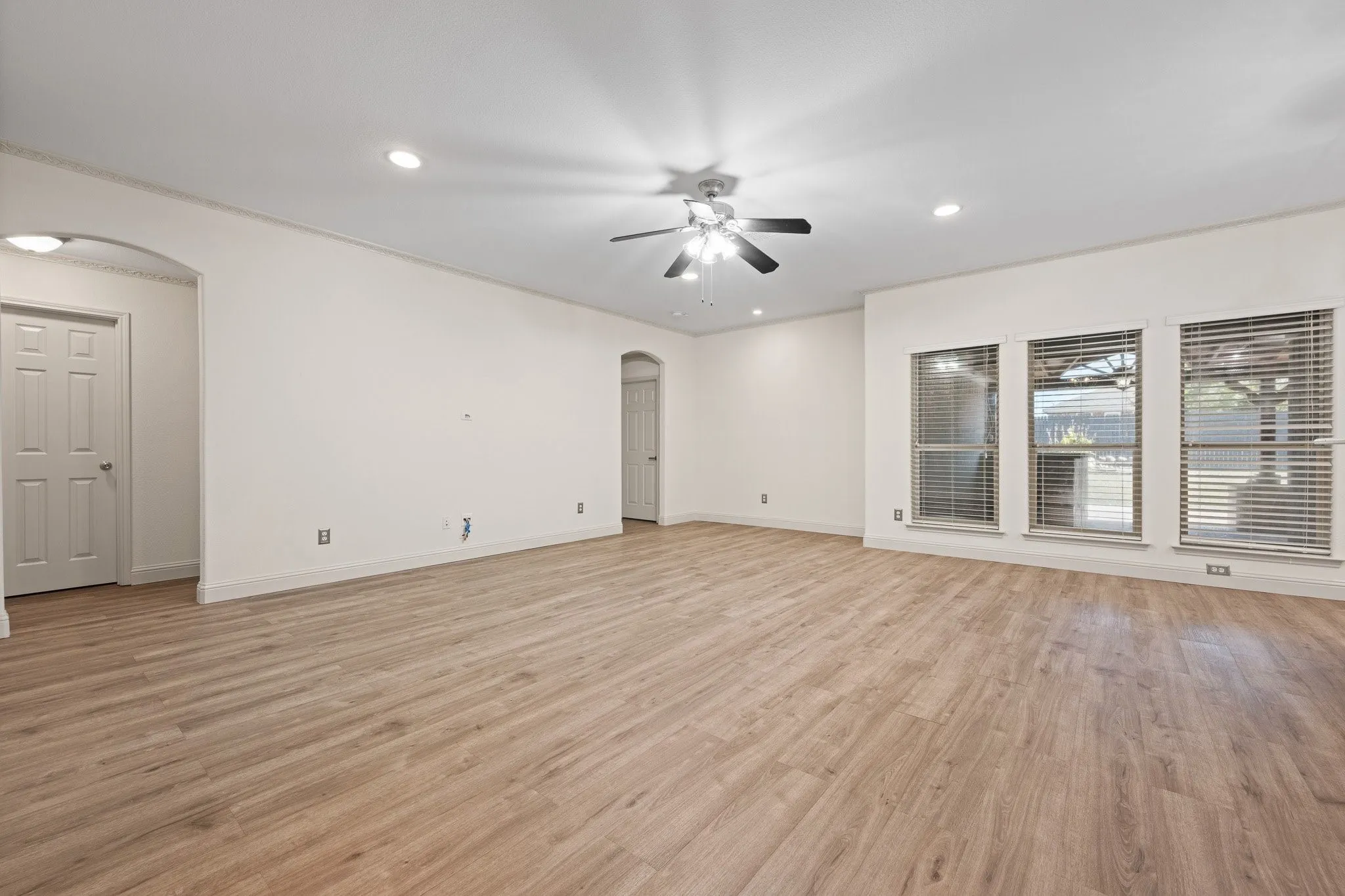 Single Family Residence For Rent in Tarrant County , 7103 Camp Creek Drive, Arlington, Texas 76002, 3 Bedroom, 2 Bathroom, 2 Garage spaces, 2,057 Sqft, built in 2004, mls#21370374, Real Estate Agent in Arlington, Homes For Rent in Tarrant county, Homes For Rent in Arlington, Realtor in Arlington Texas, Real Estate Brokerage Independent Realty Texas, Luminita Cordes Realtor