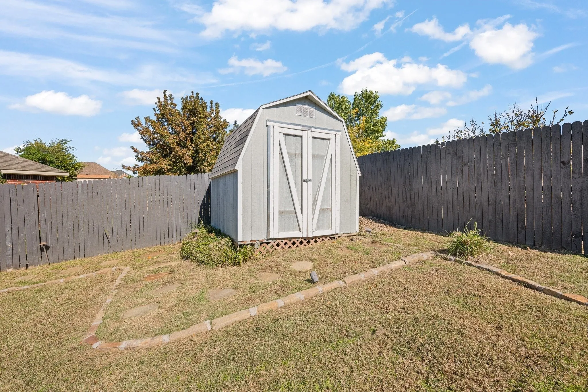 Single Family Residence For Rent in Tarrant County , 7103 Camp Creek Drive, Arlington, Texas 76002, 3 Bedroom, 2 Bathroom, 2 Garage spaces, 2,057 Sqft, built in 2004, mls#21370374, Real Estate Agent in Arlington, Homes For Rent in Tarrant county, Homes For Rent in Arlington, Realtor in Arlington Texas, Real Estate Brokerage Independent Realty Texas, Luminita Cordes Realtor