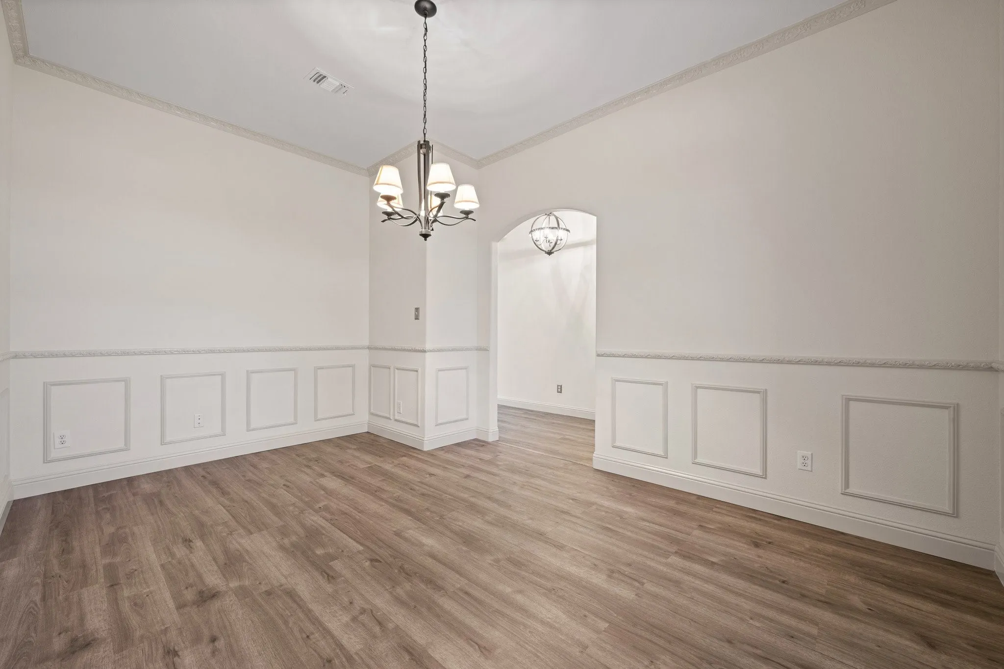 Single Family Residence For Rent in Tarrant County , 7103 Camp Creek Drive, Arlington, Texas 76002, 3 Bedroom, 2 Bathroom, 2 Garage spaces, 2,057 Sqft, built in 2004, mls#21370374, Real Estate Agent in Arlington, Homes For Rent in Tarrant county, Homes For Rent in Arlington, Realtor in Arlington Texas, Real Estate Brokerage Independent Realty Texas, Luminita Cordes Realtor