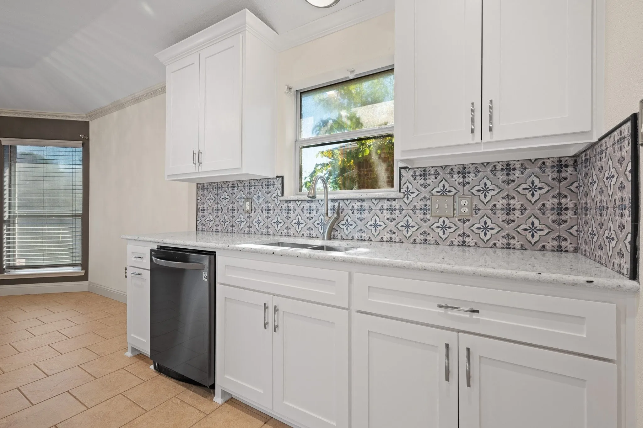 Single Family Residence For Rent in Tarrant County , 7103 Camp Creek Drive, Arlington, Texas 76002, 3 Bedroom, 2 Bathroom, 2 Garage spaces, 2,057 Sqft, built in 2004, mls#21370374, Real Estate Agent in Arlington, Homes For Rent in Tarrant county, Homes For Rent in Arlington, Realtor in Arlington Texas, Real Estate Brokerage Independent Realty Texas, Luminita Cordes Realtor