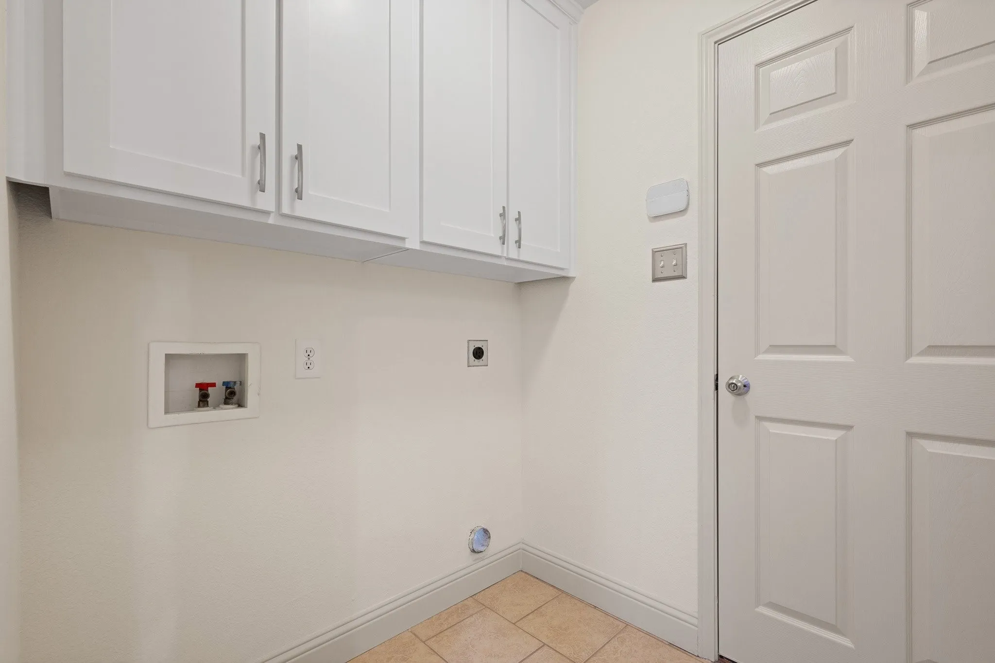 Single Family Residence For Rent in Tarrant County , 7103 Camp Creek Drive, Arlington, Texas 76002, 3 Bedroom, 2 Bathroom, 2 Garage spaces, 2,057 Sqft, built in 2004, mls#21370374, Real Estate Agent in Arlington, Homes For Rent in Tarrant county, Homes For Rent in Arlington, Realtor in Arlington Texas, Real Estate Brokerage Independent Realty Texas, Luminita Cordes Realtor