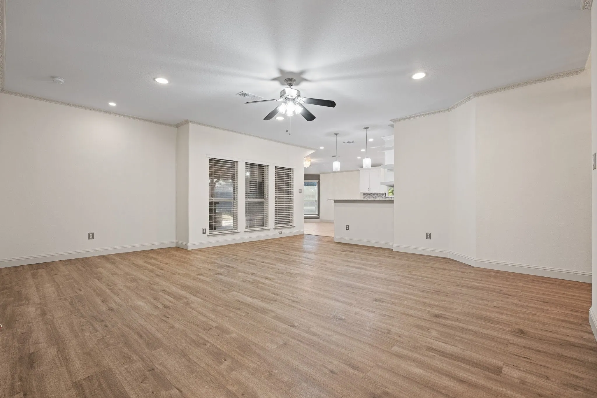 Single Family Residence For Rent in Tarrant County , 7103 Camp Creek Drive, Arlington, Texas 76002, 3 Bedroom, 2 Bathroom, 2 Garage spaces, 2,057 Sqft, built in 2004, mls#21370374, Real Estate Agent in Arlington, Homes For Rent in Tarrant county, Homes For Rent in Arlington, Realtor in Arlington Texas, Real Estate Brokerage Independent Realty Texas, Luminita Cordes Realtor