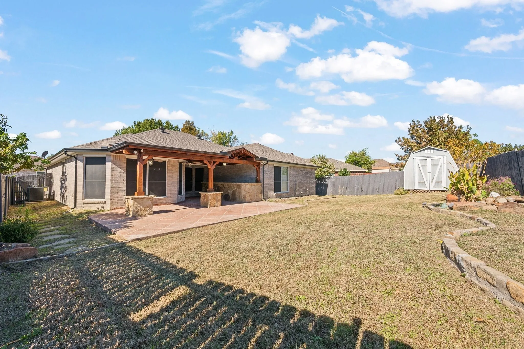 Single Family Residence For Rent in Tarrant County , 7103 Camp Creek Drive, Arlington, Texas 76002, 3 Bedroom, 2 Bathroom, 2 Garage spaces, 2,057 Sqft, built in 2004, mls#21370374, Real Estate Agent in Arlington, Homes For Rent in Tarrant county, Homes For Rent in Arlington, Realtor in Arlington Texas, Real Estate Brokerage Independent Realty Texas, Luminita Cordes Realtor