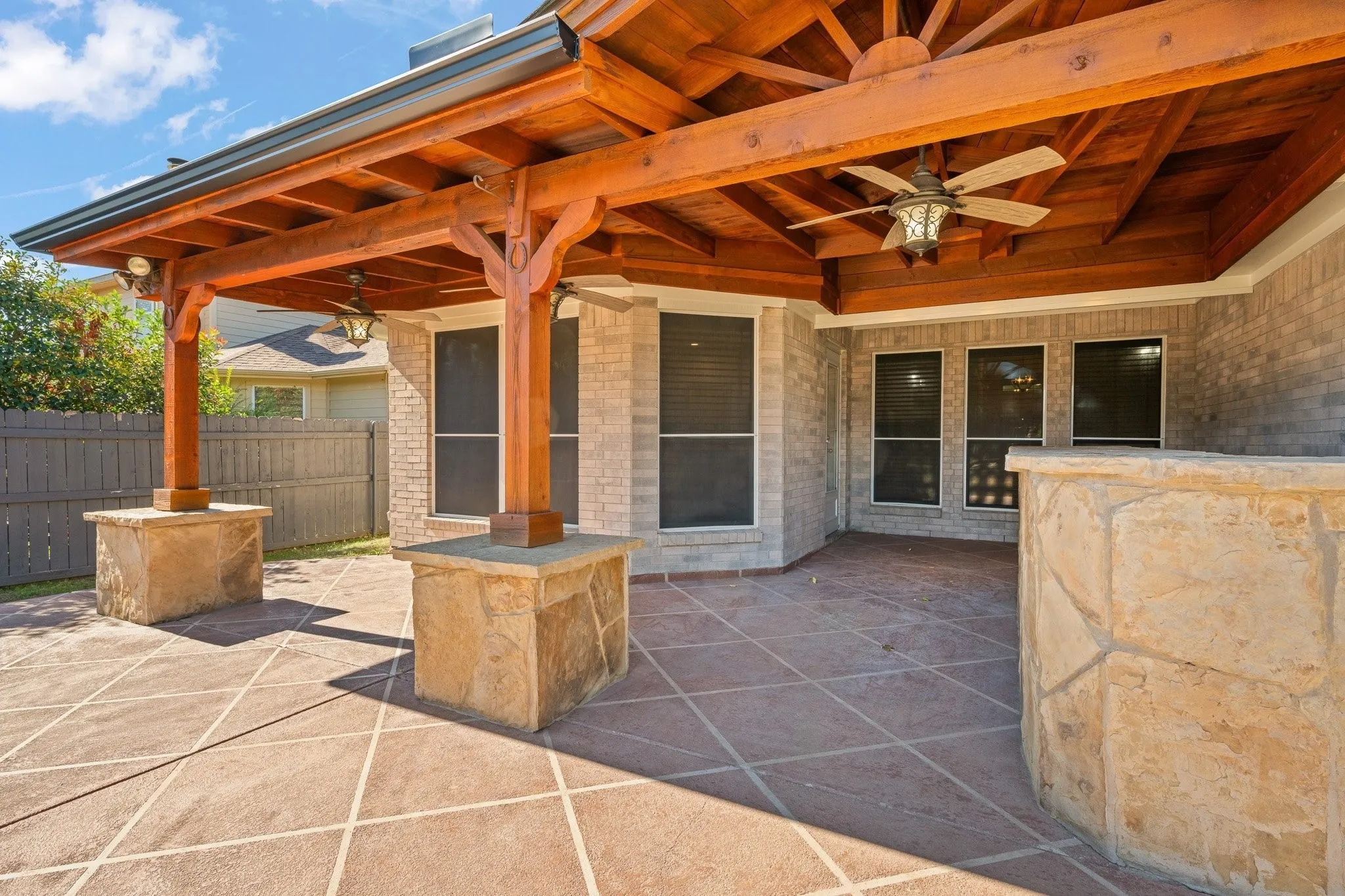 Single Family Residence For Rent in Tarrant County , 7103 Camp Creek Drive, Arlington, Texas 76002, 3 Bedroom, 2 Bathroom, 2 Garage spaces, 2,057 Sqft, built in 2004, mls#21370374, Real Estate Agent in Arlington, Homes For Rent in Tarrant county, Homes For Rent in Arlington, Realtor in Arlington Texas, Real Estate Brokerage Independent Realty Texas, Luminita Cordes Realtor